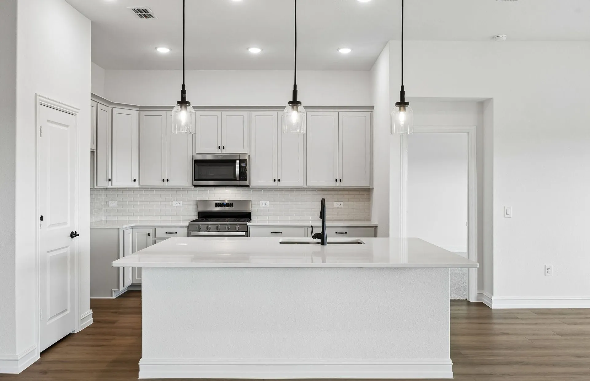 Eat-in bartop kitchen island