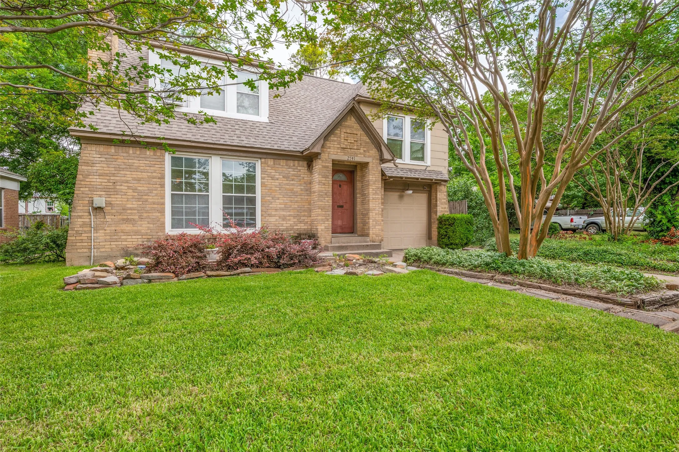 Single Family Residence For Sale in Dallas County , 2741 Catherine Street, Dallas, Texas 75211, 2 Bedroom, 2 Bathroom, 1 Garage spaces, 1,366 Sqft, built in 1936, mls#21287518, Real Estate Agent in Dallas, Homes For Sale in Dallas county, Homes For Sale in Dallas, Realtor in Dallas Texas, Real Estate Brokerage Independent Realty Texas, Luminita Cordes Realtor