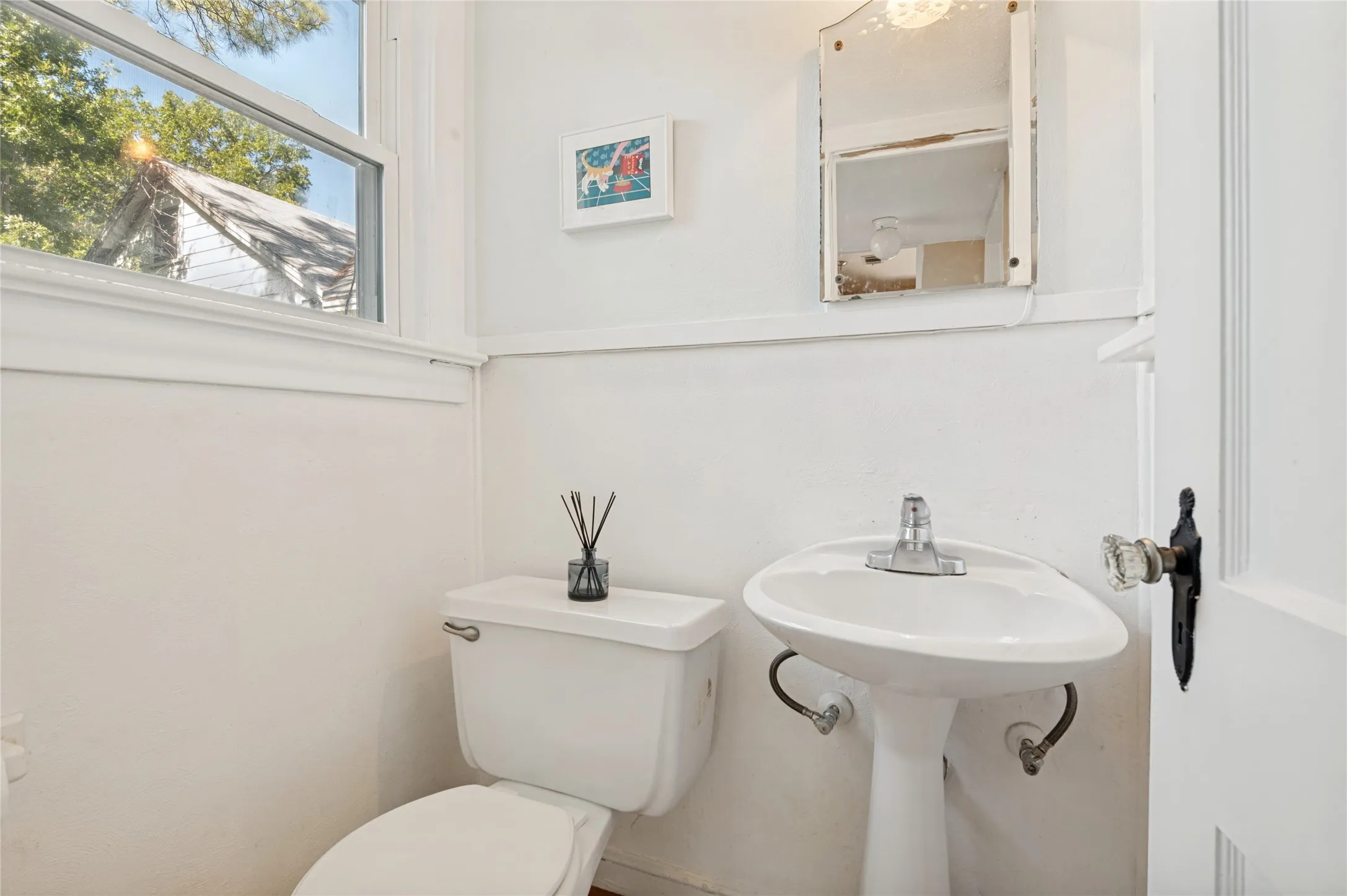 Single Family Residence For Sale in Dallas County , 2741 Catherine Street, Dallas, Texas 75211, 2 Bedroom, 2 Bathroom, 1 Garage spaces, 1,366 Sqft, built in 1936, mls#21287518, Real Estate Agent in Dallas, Homes For Sale in Dallas county, Homes For Sale in Dallas, Realtor in Dallas Texas, Real Estate Brokerage Independent Realty Texas, Luminita Cordes Realtor
