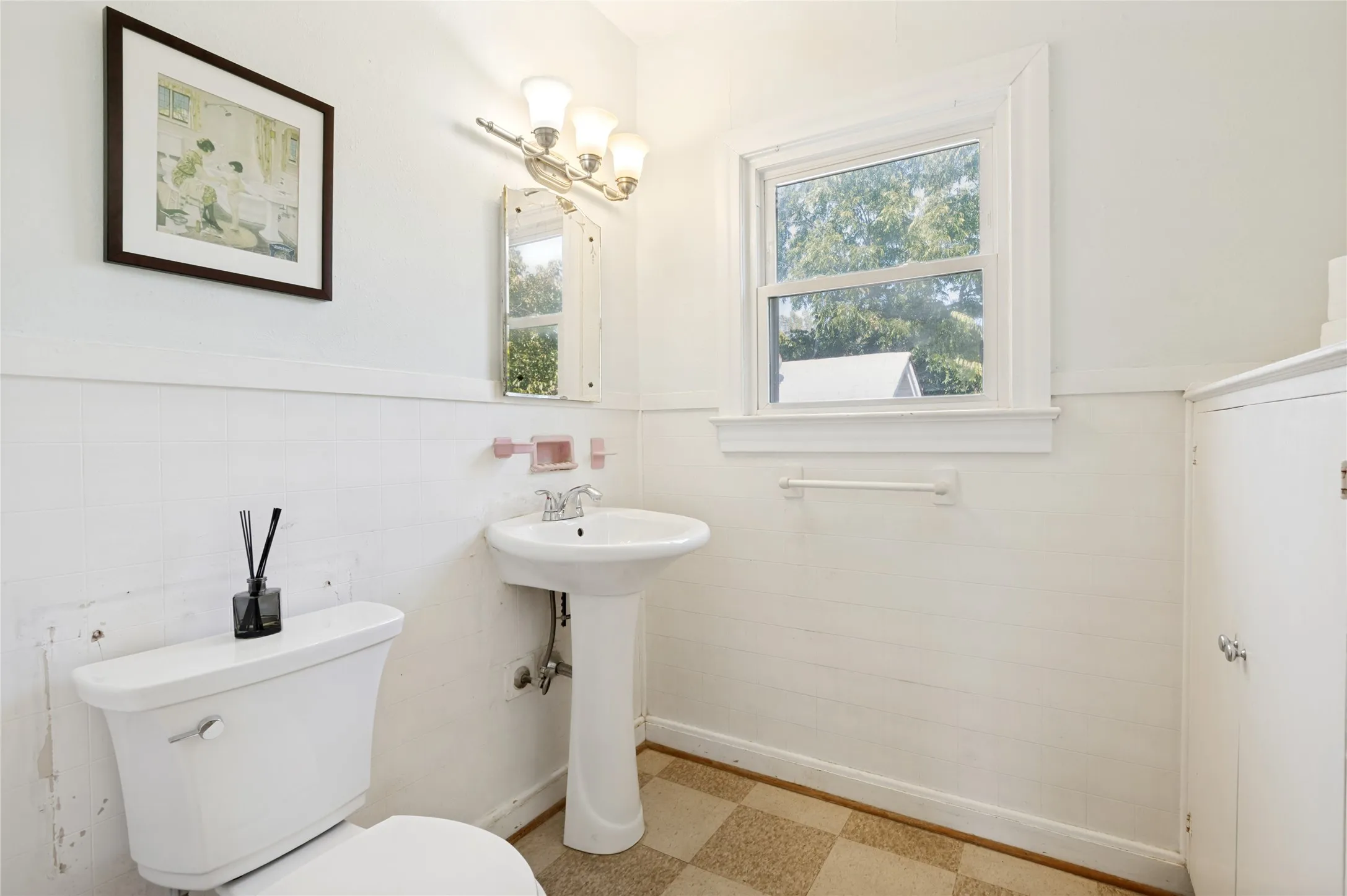 Single Family Residence For Sale in Dallas County , 2741 Catherine Street, Dallas, Texas 75211, 2 Bedroom, 2 Bathroom, 1 Garage spaces, 1,366 Sqft, built in 1936, mls#21287518, Real Estate Agent in Dallas, Homes For Sale in Dallas county, Homes For Sale in Dallas, Realtor in Dallas Texas, Real Estate Brokerage Independent Realty Texas, Luminita Cordes Realtor
