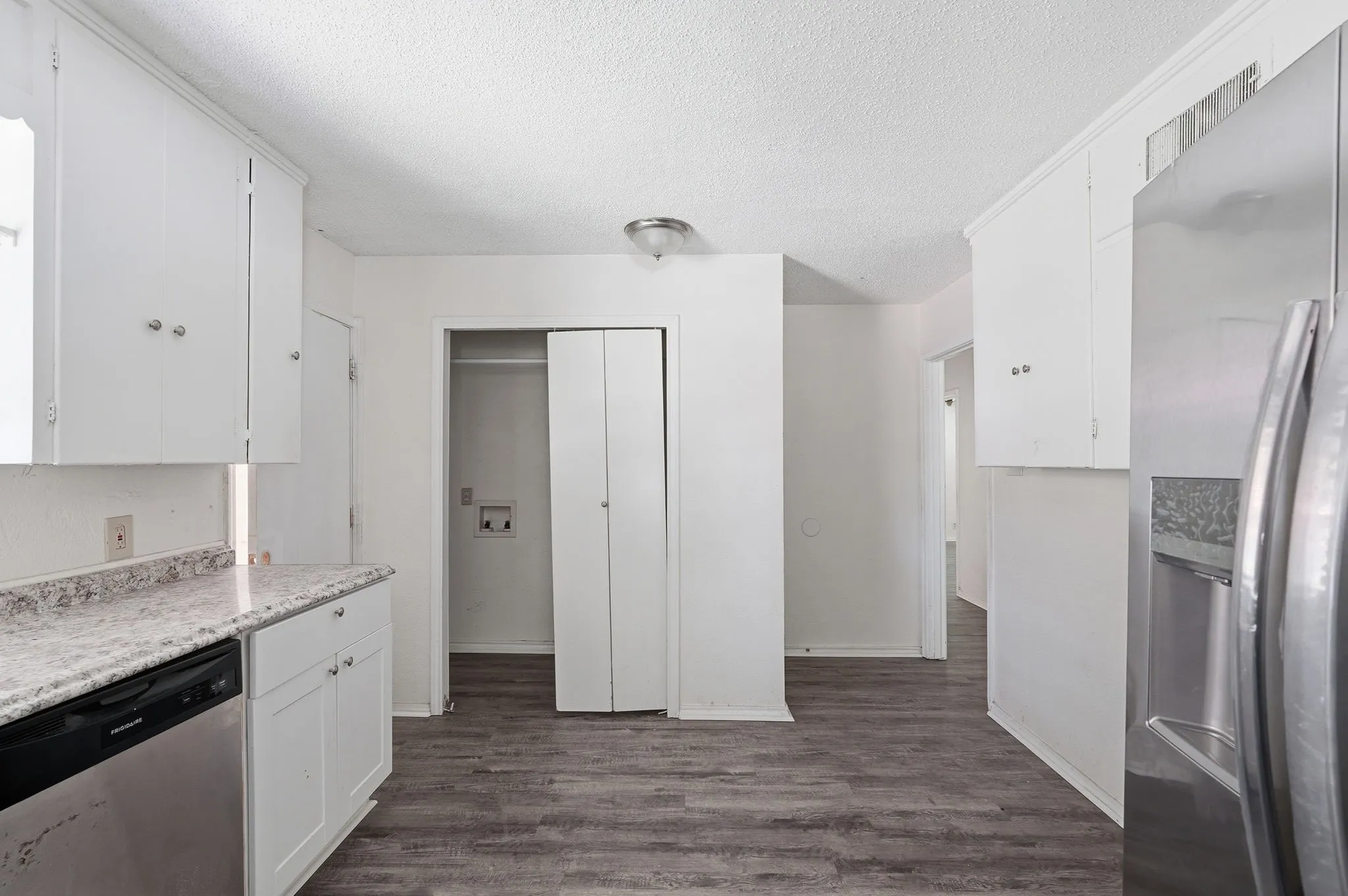 Single Family Residence For Sale in Dallas County , 2806 E Atoll Drive, Dallas, Texas 75216, 3 Bedroom, 1 Bathroom, 2 Garage spaces, 1,652 Sqft, built in 1951, mls#21262281, Real Estate Agent in Dallas, Homes For Sale in Dallas county, Homes For Sale in Dallas, Realtor in Dallas Texas, Real Estate Brokerage Independent Realty Texas, Luminita Cordes Realtor