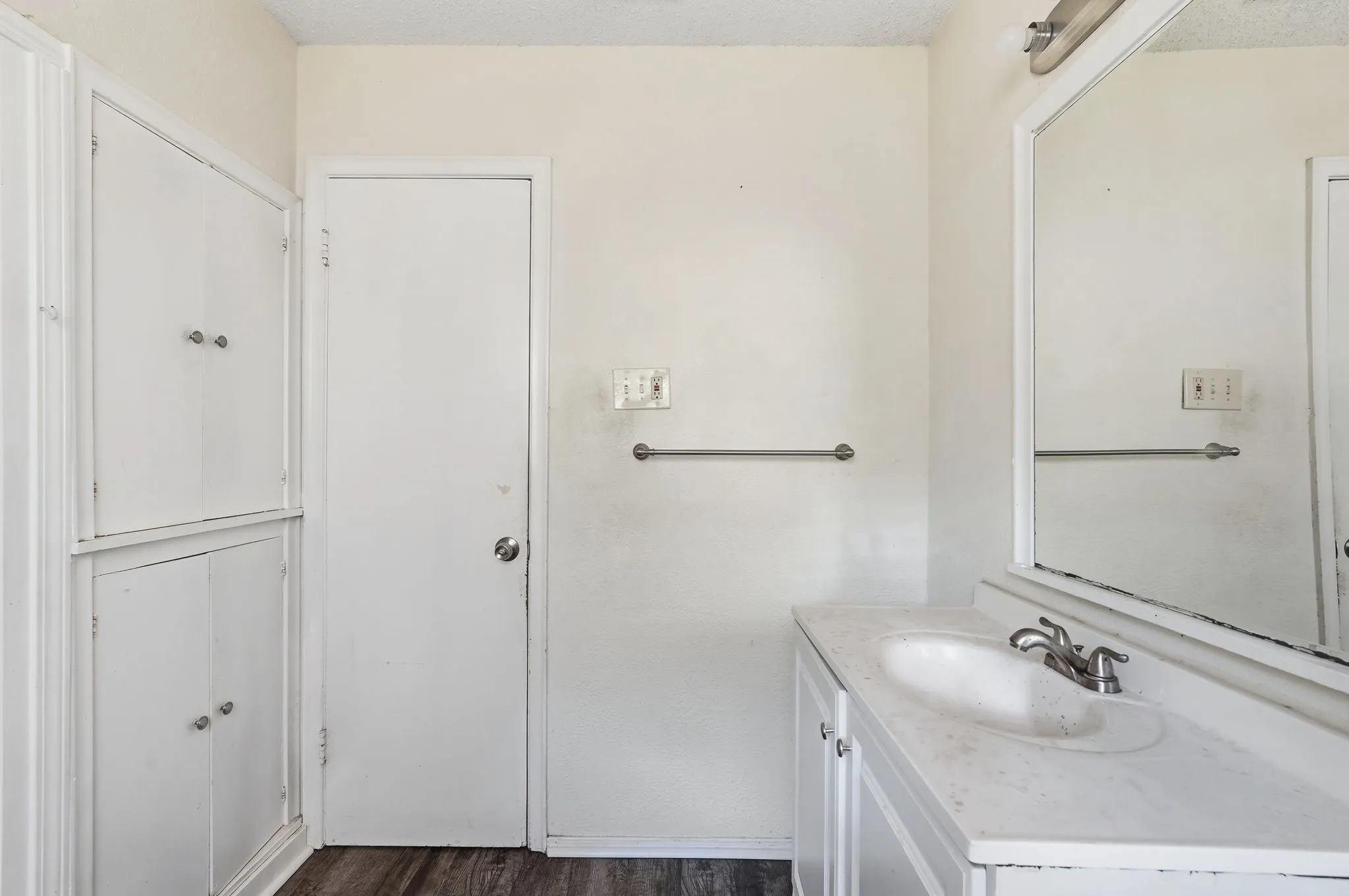 Single Family Residence For Sale in Dallas County , 2806 E Atoll Drive, Dallas, Texas 75216, 3 Bedroom, 1 Bathroom, 2 Garage spaces, 1,652 Sqft, built in 1951, mls#21262281, Real Estate Agent in Dallas, Homes For Sale in Dallas county, Homes For Sale in Dallas, Realtor in Dallas Texas, Real Estate Brokerage Independent Realty Texas, Luminita Cordes Realtor