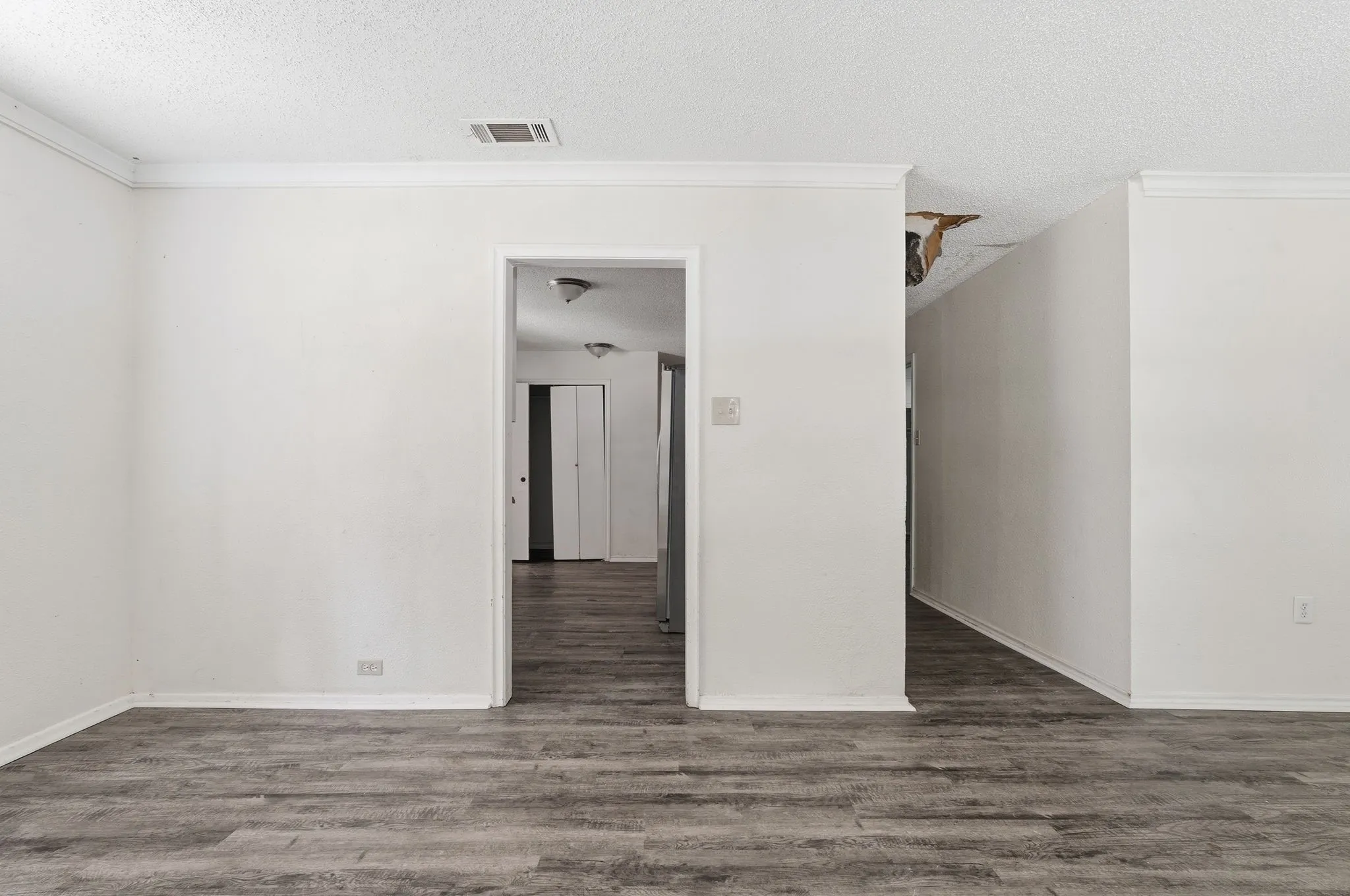 Single Family Residence For Sale in Dallas County , 2806 E Atoll Drive, Dallas, Texas 75216, 3 Bedroom, 1 Bathroom, 2 Garage spaces, 1,652 Sqft, built in 1951, mls#21262281, Real Estate Agent in Dallas, Homes For Sale in Dallas county, Homes For Sale in Dallas, Realtor in Dallas Texas, Real Estate Brokerage Independent Realty Texas, Luminita Cordes Realtor