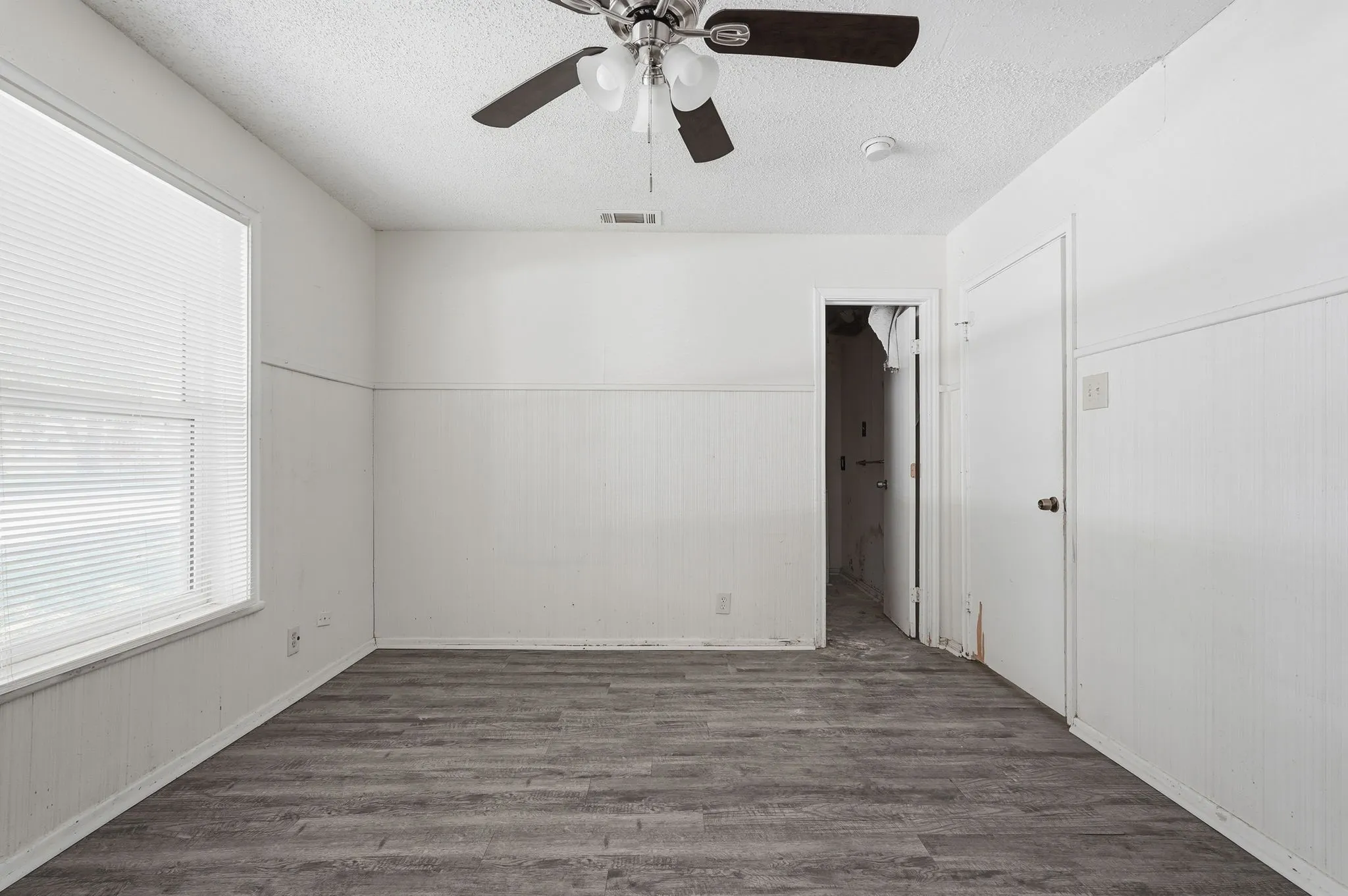 Single Family Residence For Sale in Dallas County , 2806 E Atoll Drive, Dallas, Texas 75216, 3 Bedroom, 1 Bathroom, 2 Garage spaces, 1,652 Sqft, built in 1951, mls#21262281, Real Estate Agent in Dallas, Homes For Sale in Dallas county, Homes For Sale in Dallas, Realtor in Dallas Texas, Real Estate Brokerage Independent Realty Texas, Luminita Cordes Realtor