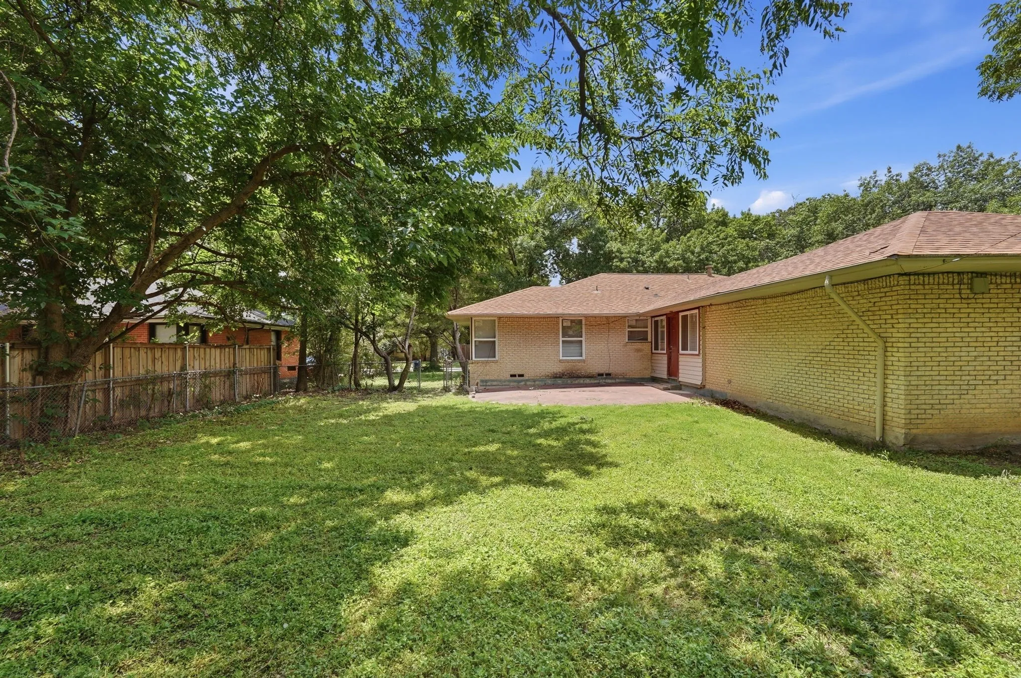 Single Family Residence For Sale in Dallas County , 2806 E Atoll Drive, Dallas, Texas 75216, 3 Bedroom, 1 Bathroom, 2 Garage spaces, 1,652 Sqft, built in 1951, mls#21262281, Real Estate Agent in Dallas, Homes For Sale in Dallas county, Homes For Sale in Dallas, Realtor in Dallas Texas, Real Estate Brokerage Independent Realty Texas, Luminita Cordes Realtor