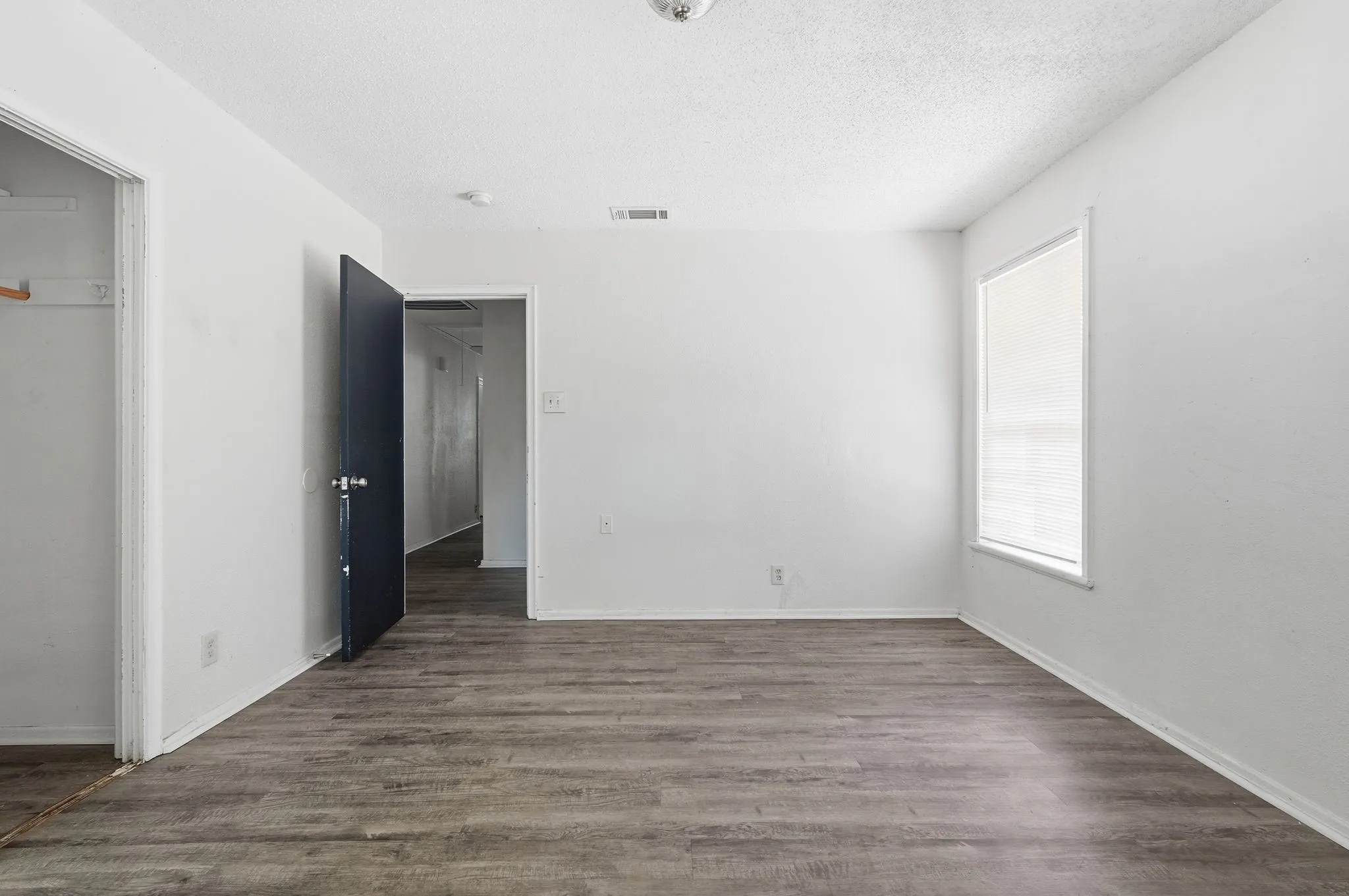 Single Family Residence For Sale in Dallas County , 2806 E Atoll Drive, Dallas, Texas 75216, 3 Bedroom, 1 Bathroom, 2 Garage spaces, 1,652 Sqft, built in 1951, mls#21262281, Real Estate Agent in Dallas, Homes For Sale in Dallas county, Homes For Sale in Dallas, Realtor in Dallas Texas, Real Estate Brokerage Independent Realty Texas, Luminita Cordes Realtor