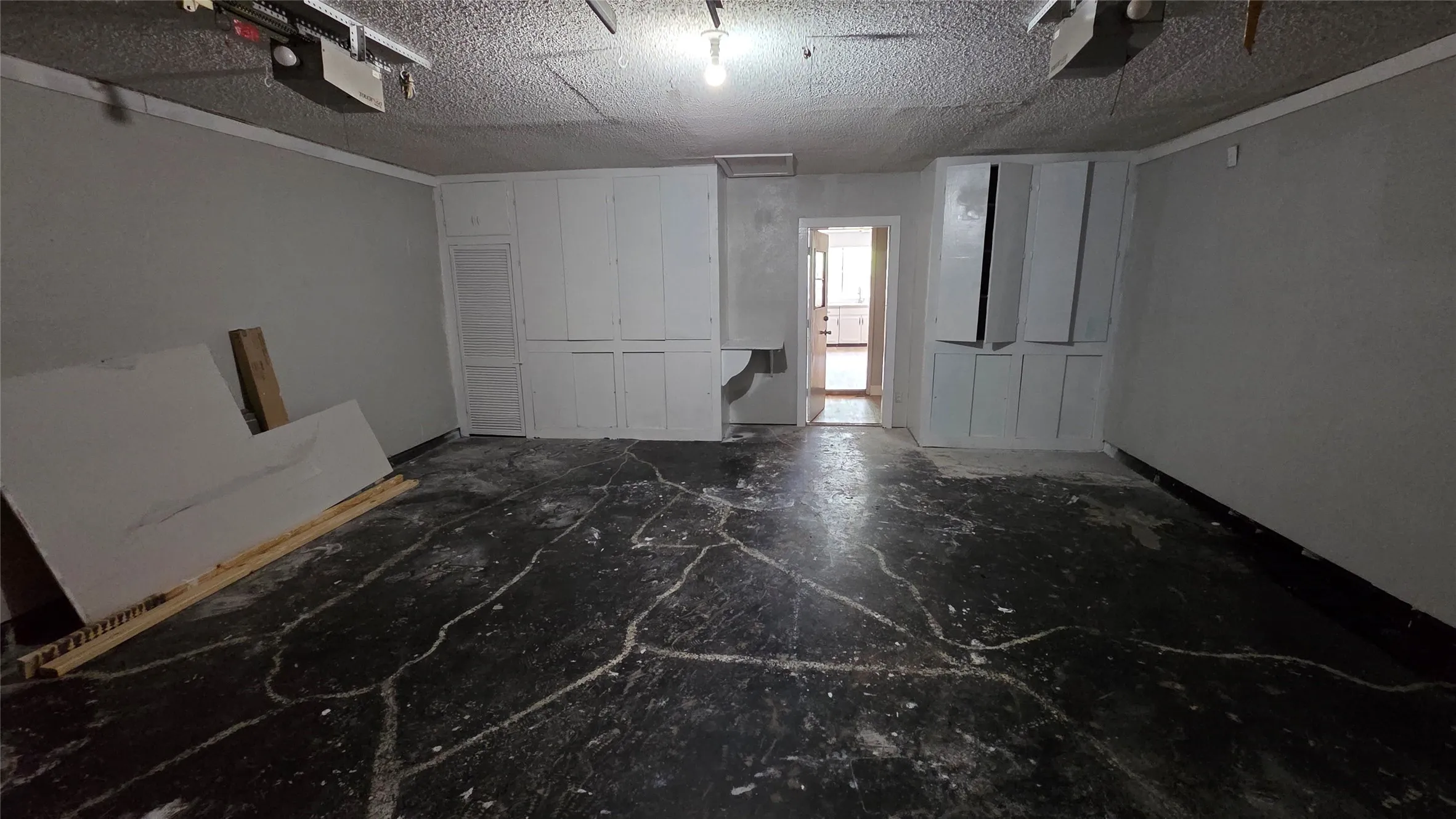 Single Family Residence For Sale in Johnson County , 713 N Spears Street, Alvarado, Texas 76009, 3 Bedroom, 2 Bathroom, 2 Garage spaces, 1,482 Sqft, built in 1973, mls#21292249, Real Estate Agent in Alvarado, Homes For Sale in Johnson county, Homes For Sale in Alvarado, Realtor in Alvarado Texas, Real Estate Brokerage Independent Realty Texas, Luminita Cordes Realtor