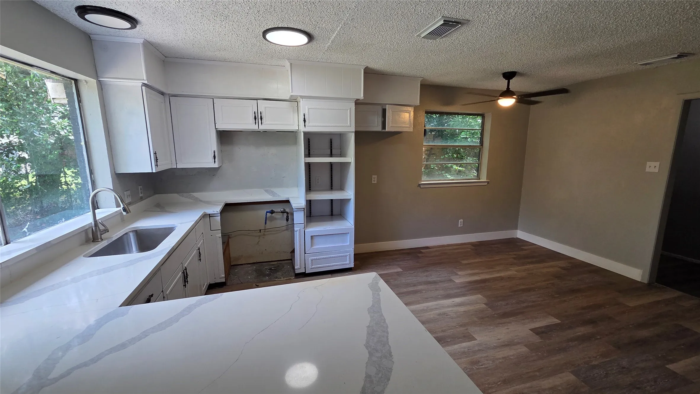 Single Family Residence For Sale in Johnson County , 713 N Spears Street, Alvarado, Texas 76009, 3 Bedroom, 2 Bathroom, 2 Garage spaces, 1,482 Sqft, built in 1973, mls#21292249, Real Estate Agent in Alvarado, Homes For Sale in Johnson county, Homes For Sale in Alvarado, Realtor in Alvarado Texas, Real Estate Brokerage Independent Realty Texas, Luminita Cordes Realtor
