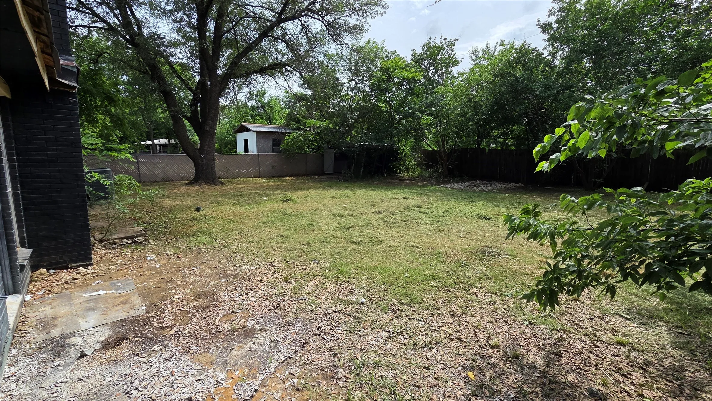 Single Family Residence For Sale in Johnson County , 713 N Spears Street, Alvarado, Texas 76009, 3 Bedroom, 2 Bathroom, 2 Garage spaces, 1,482 Sqft, built in 1973, mls#21292249, Real Estate Agent in Alvarado, Homes For Sale in Johnson county, Homes For Sale in Alvarado, Realtor in Alvarado Texas, Real Estate Brokerage Independent Realty Texas, Luminita Cordes Realtor