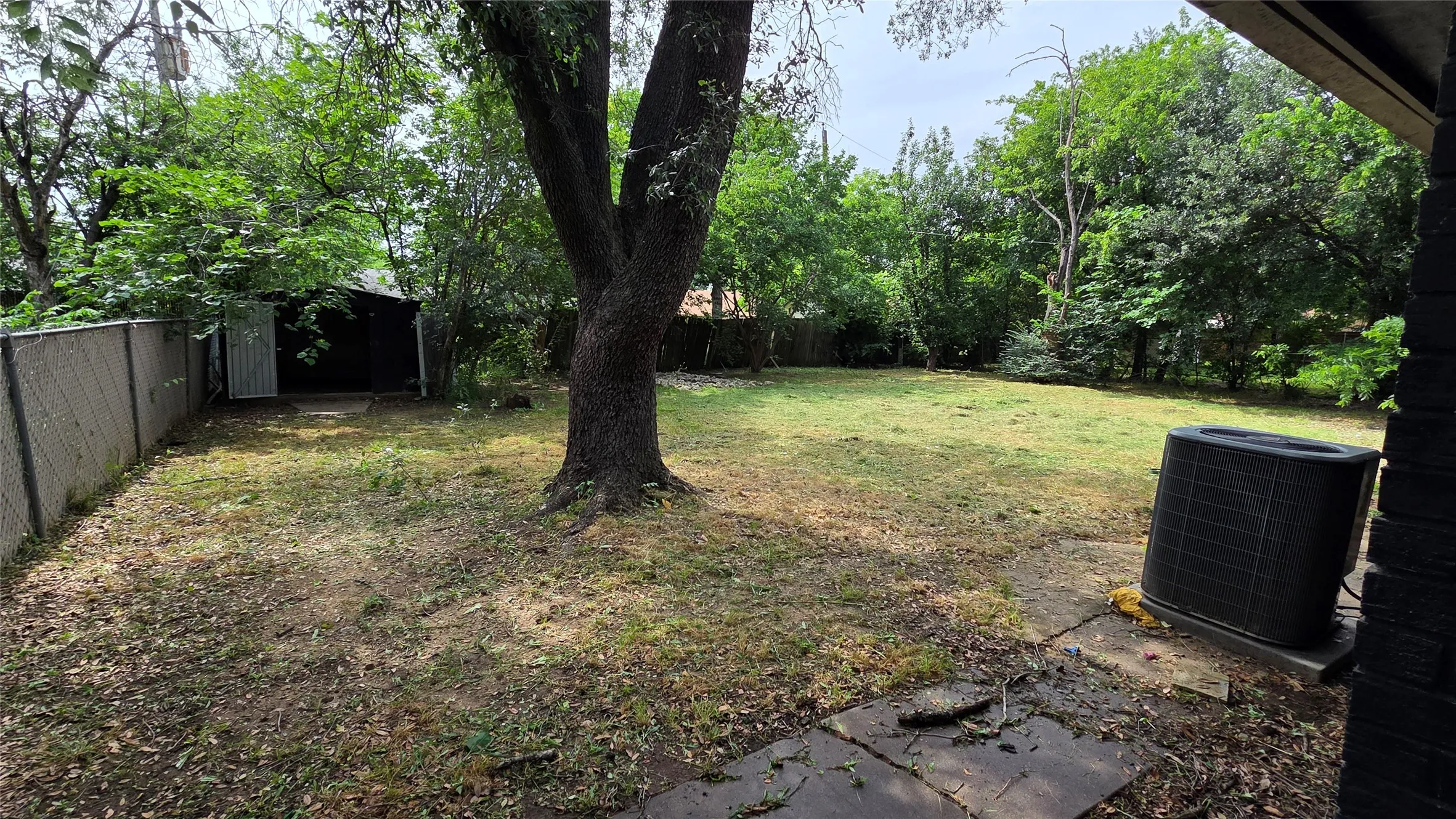 Single Family Residence For Sale in Johnson County , 713 N Spears Street, Alvarado, Texas 76009, 3 Bedroom, 2 Bathroom, 2 Garage spaces, 1,482 Sqft, built in 1973, mls#21292249, Real Estate Agent in Alvarado, Homes For Sale in Johnson county, Homes For Sale in Alvarado, Realtor in Alvarado Texas, Real Estate Brokerage Independent Realty Texas, Luminita Cordes Realtor