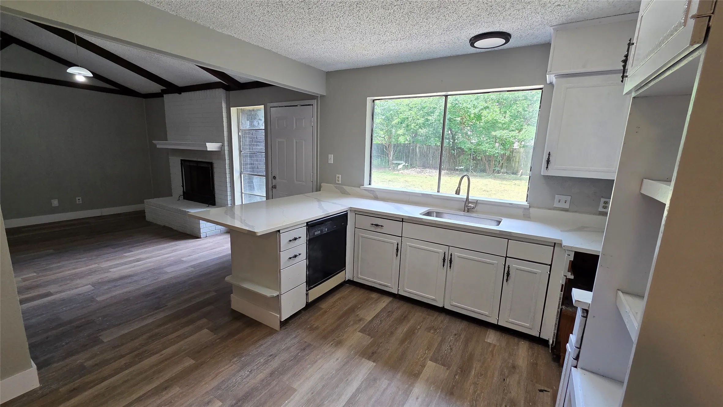 Single Family Residence For Sale in Johnson County , 713 N Spears Street, Alvarado, Texas 76009, 3 Bedroom, 2 Bathroom, 2 Garage spaces, 1,482 Sqft, built in 1973, mls#21292249, Real Estate Agent in Alvarado, Homes For Sale in Johnson county, Homes For Sale in Alvarado, Realtor in Alvarado Texas, Real Estate Brokerage Independent Realty Texas, Luminita Cordes Realtor