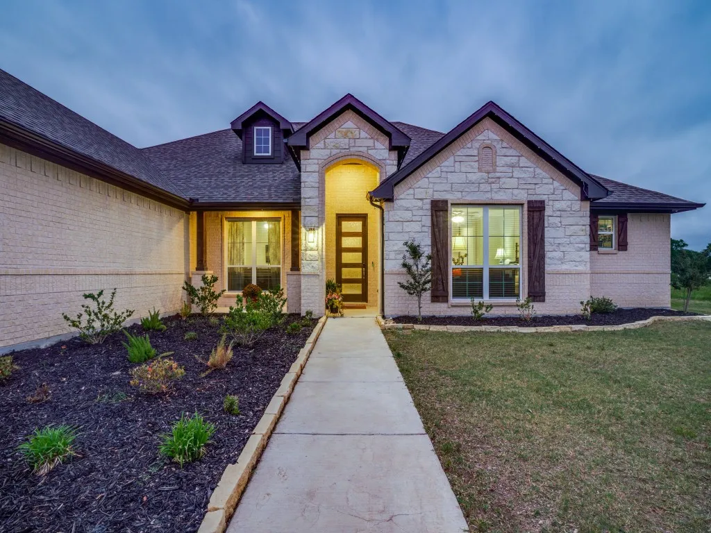 Single Family Residence For Sale in Hunt County , 3940 Vista Oak Drive, Royse City, Texas 75189, 4 Bedroom, 3 Bathroom, 3 Garage spaces, 3,004 Sqft, built in 2024, mls#21293491, Real Estate Agent in Royse City, Homes For Sale in Hunt county, Homes For Sale in Royse City, Realtor in Royse City Texas, Real Estate Brokerage Independent Realty Texas, Luminita Cordes Realtor
