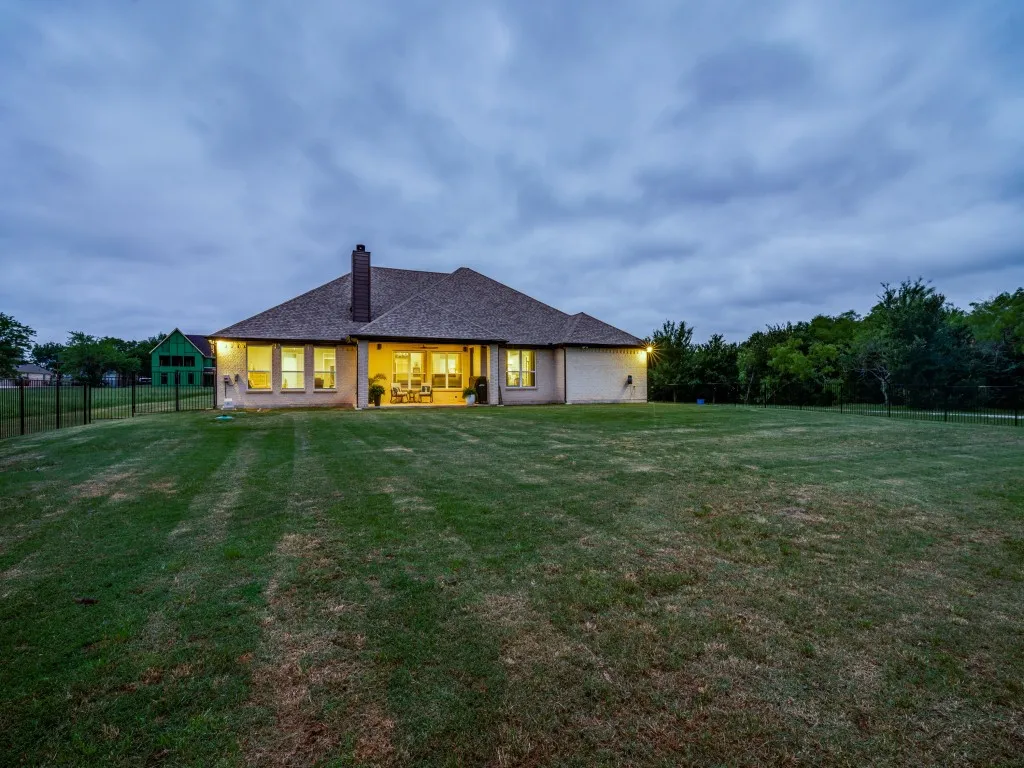 Single Family Residence For Sale in Hunt County , 3940 Vista Oak Drive, Royse City, Texas 75189, 4 Bedroom, 3 Bathroom, 3 Garage spaces, 3,004 Sqft, built in 2024, mls#21293491, Real Estate Agent in Royse City, Homes For Sale in Hunt county, Homes For Sale in Royse City, Realtor in Royse City Texas, Real Estate Brokerage Independent Realty Texas, Luminita Cordes Realtor