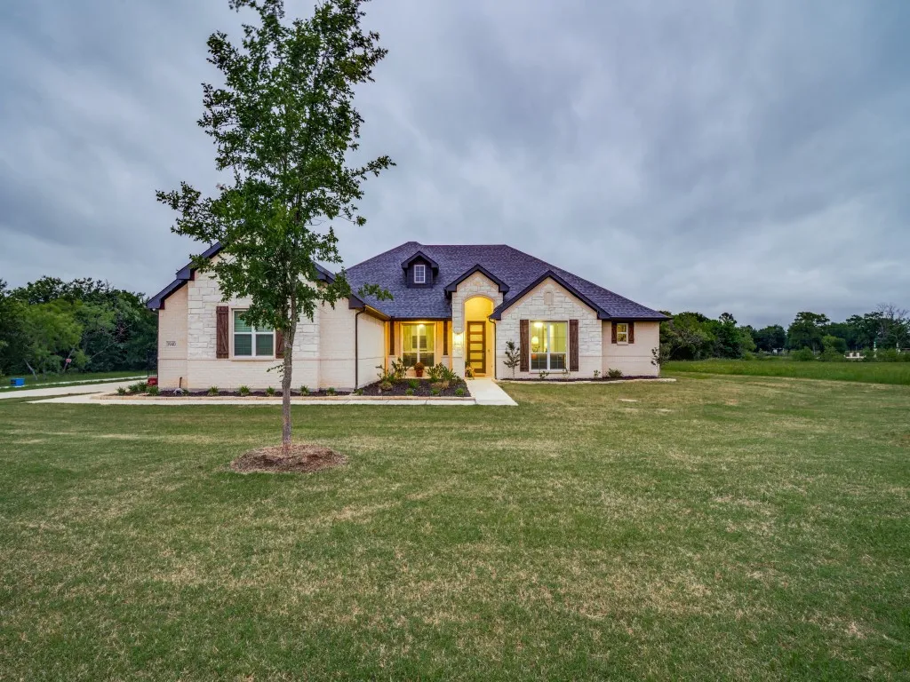 Single Family Residence For Sale in Hunt County , 3940 Vista Oak Drive, Royse City, Texas 75189, 4 Bedroom, 3 Bathroom, 3 Garage spaces, 3,004 Sqft, built in 2024, mls#21293491, Real Estate Agent in Royse City, Homes For Sale in Hunt county, Homes For Sale in Royse City, Realtor in Royse City Texas, Real Estate Brokerage Independent Realty Texas, Luminita Cordes Realtor