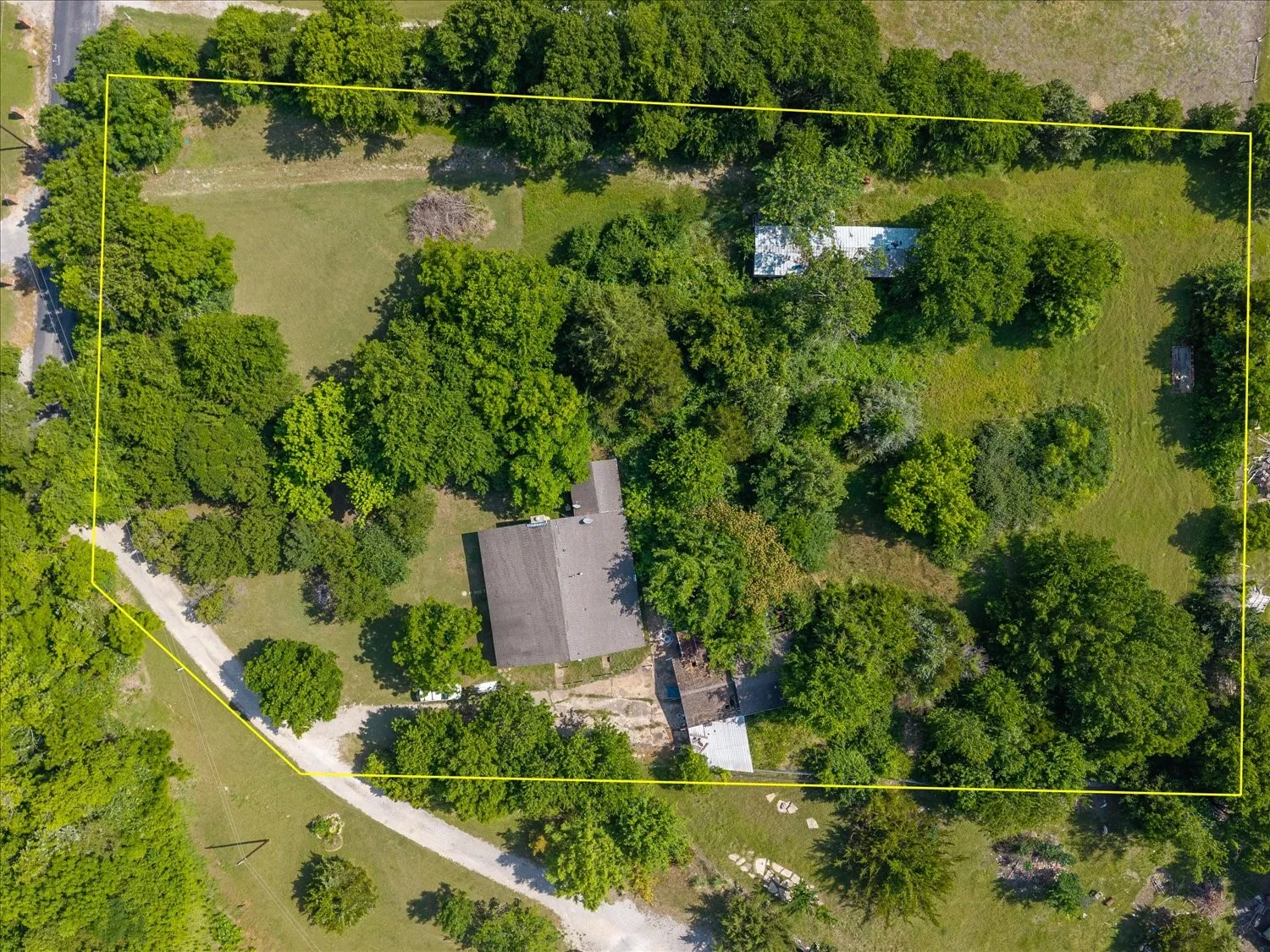 Single Family Residence For Sale in Collin County , 7460 County Road 990, Princeton, Texas 75407, 2 Bedroom, 2 Bathroom, Garage spaces, 1,862 Sqft, built in 1978, mls#21275806, Real Estate Agent in Princeton, Homes For Sale in Collin county, Homes For Sale in Princeton, Realtor in Princeton Texas, Real Estate Brokerage Independent Realty Texas, Luminita Cordes Realtor