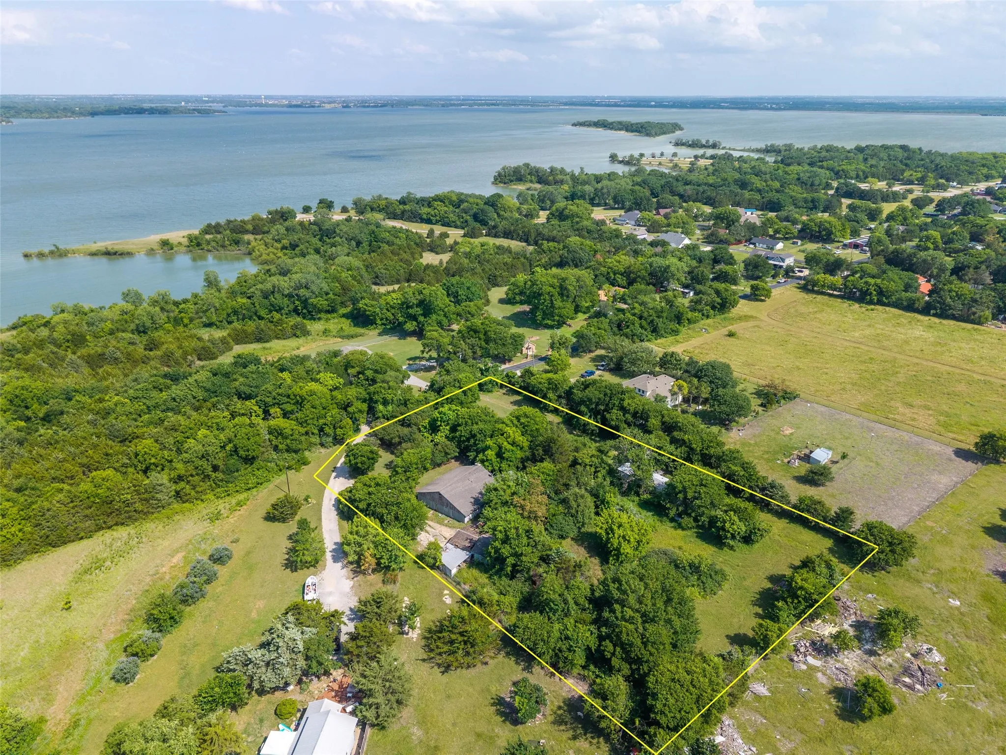 Single Family Residence For Sale in Collin County , 7460 County Road 990, Princeton, Texas 75407, 2 Bedroom, 2 Bathroom, Garage spaces, 1,862 Sqft, built in 1978, mls#21275806, Real Estate Agent in Princeton, Homes For Sale in Collin county, Homes For Sale in Princeton, Realtor in Princeton Texas, Real Estate Brokerage Independent Realty Texas, Luminita Cordes Realtor