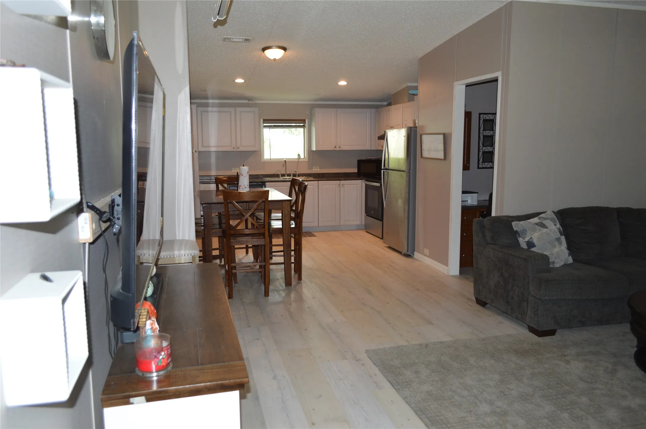 Manufactured Home For Sale in Tarrant County , 6112 Big Wood Court, Fort Worth, Texas 76135, 3 Bedroom, 2 Bathroom, Garage spaces, 1,280 Sqft, built in 2022, mls#21289455, Real Estate Agent in Fort Worth, Homes For Sale in Tarrant county, Homes For Sale in Fort Worth, Realtor in Fort Worth Texas, Real Estate Brokerage Independent Realty Texas, Luminita Cordes Realtor
