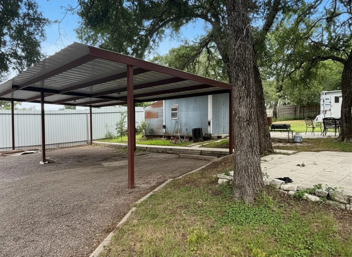 Carport
