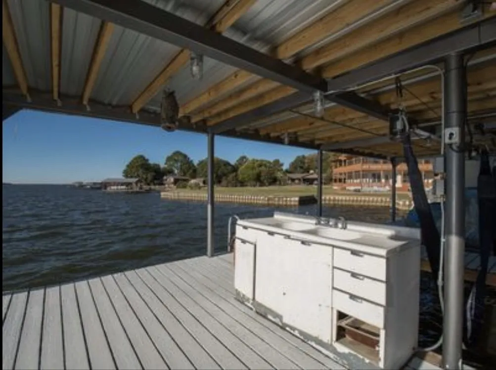 functioning sink with fresh water on dock