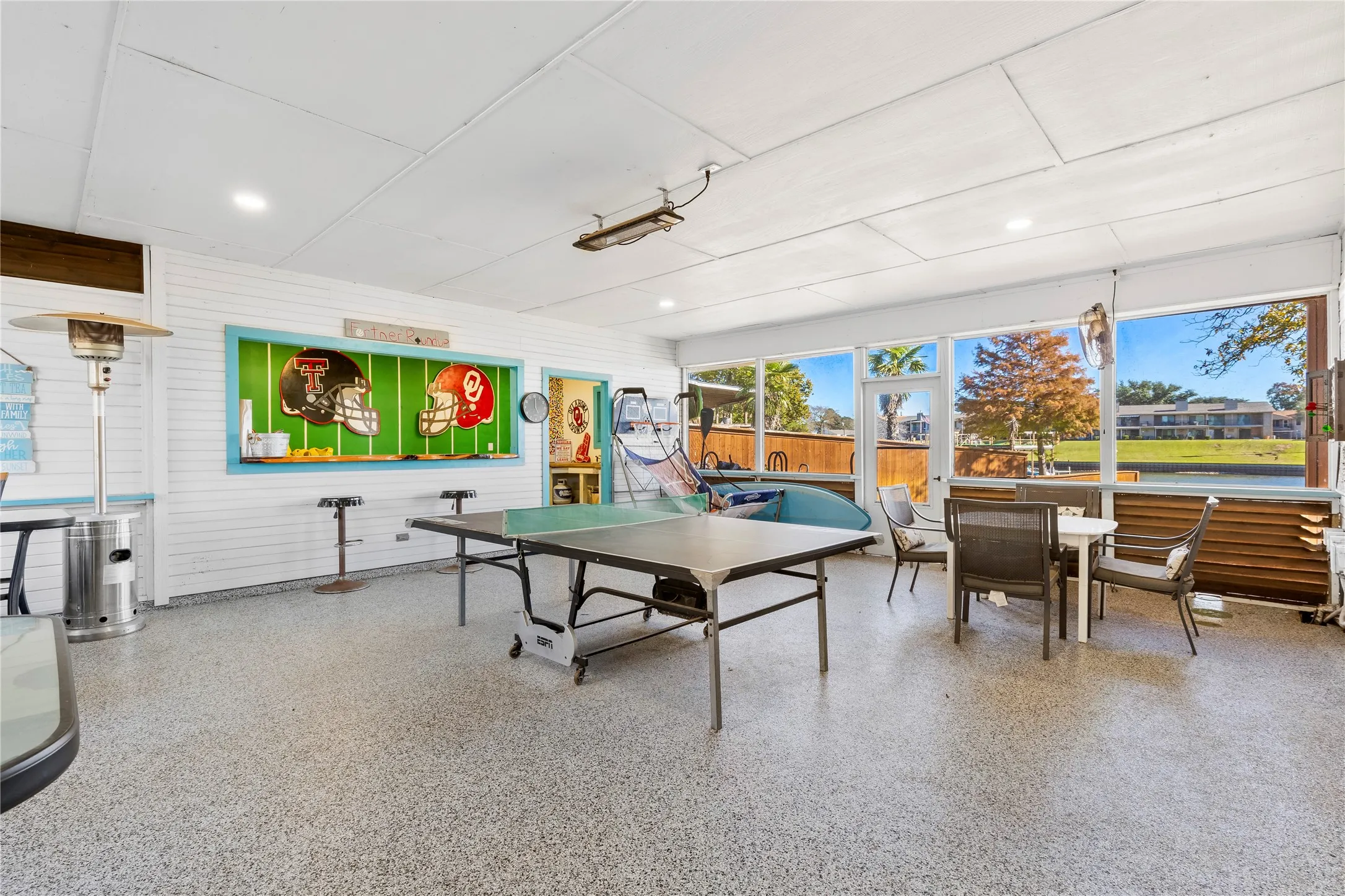 832 sf Cantina for indoor games and gatherings