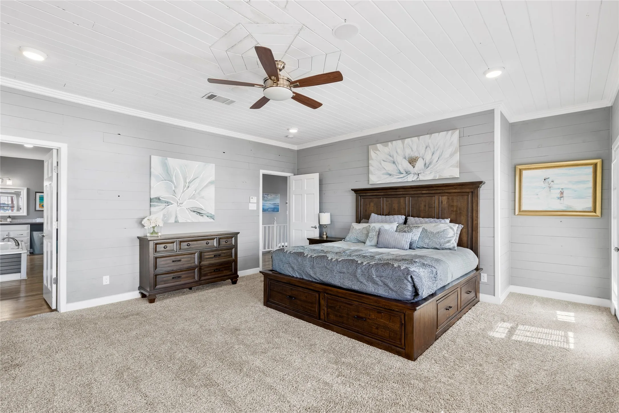 Single Family Residence For Sale in Henderson County , 106 Jim Street, Gun Barrel City, Texas 75156, 3 Bedroom, 4 Bathroom, Garage spaces, 3,452 Sqft, built in 1999, mls#21287224, Real Estate Agent in Gun Barrel City, Homes For Sale in Henderson county, Homes For Sale in Gun Barrel City, Realtor in Gun Barrel City Texas, Real Estate Brokerage Independent Realty Texas, Luminita Cordes Realtor