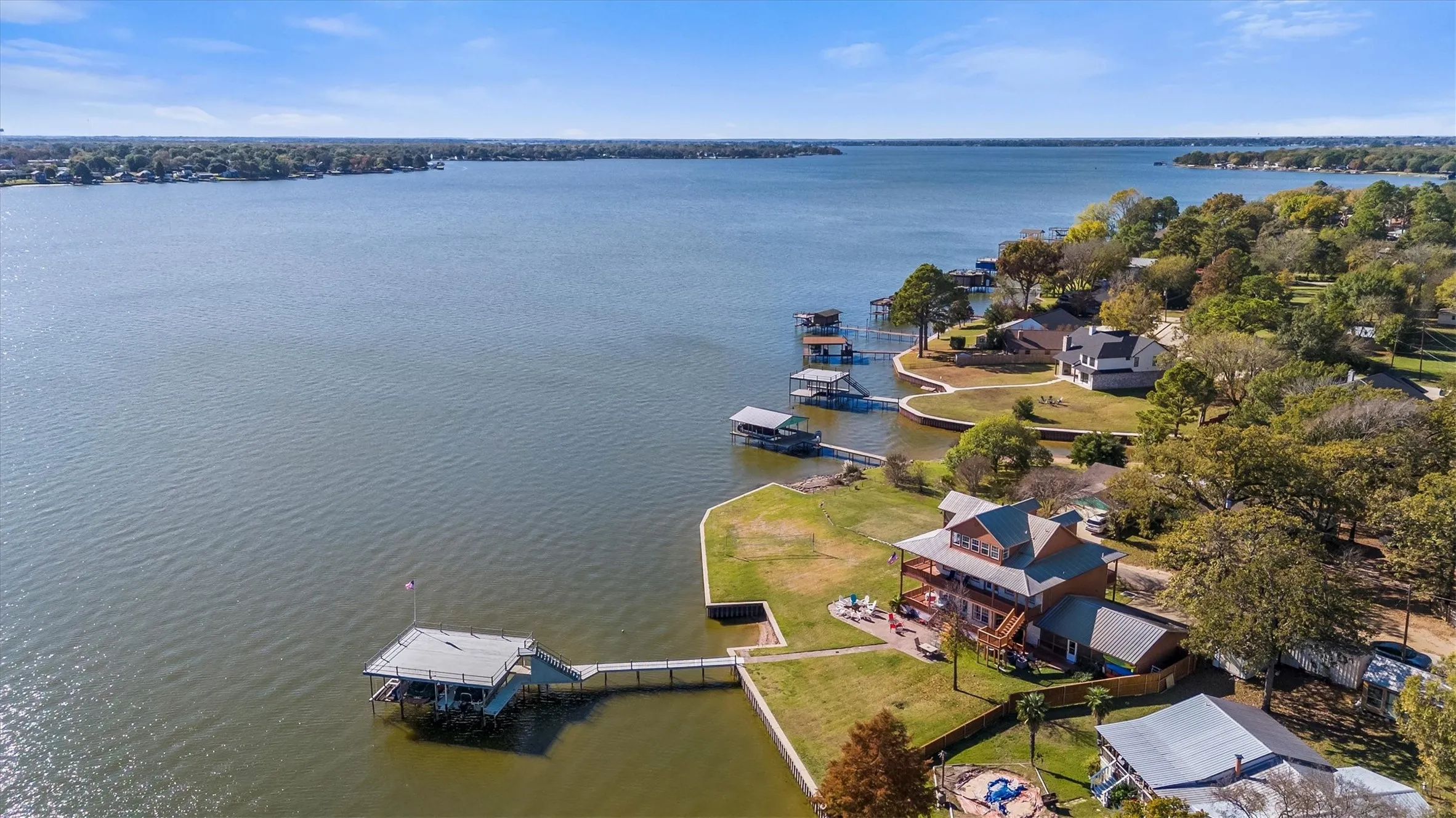 Single Family Residence For Sale in Henderson County , 106 Jim Street, Gun Barrel City, Texas 75156, 3 Bedroom, 4 Bathroom, Garage spaces, 3,452 Sqft, built in 1999, mls#21287224, Real Estate Agent in Gun Barrel City, Homes For Sale in Henderson county, Homes For Sale in Gun Barrel City, Realtor in Gun Barrel City Texas, Real Estate Brokerage Independent Realty Texas, Luminita Cordes Realtor