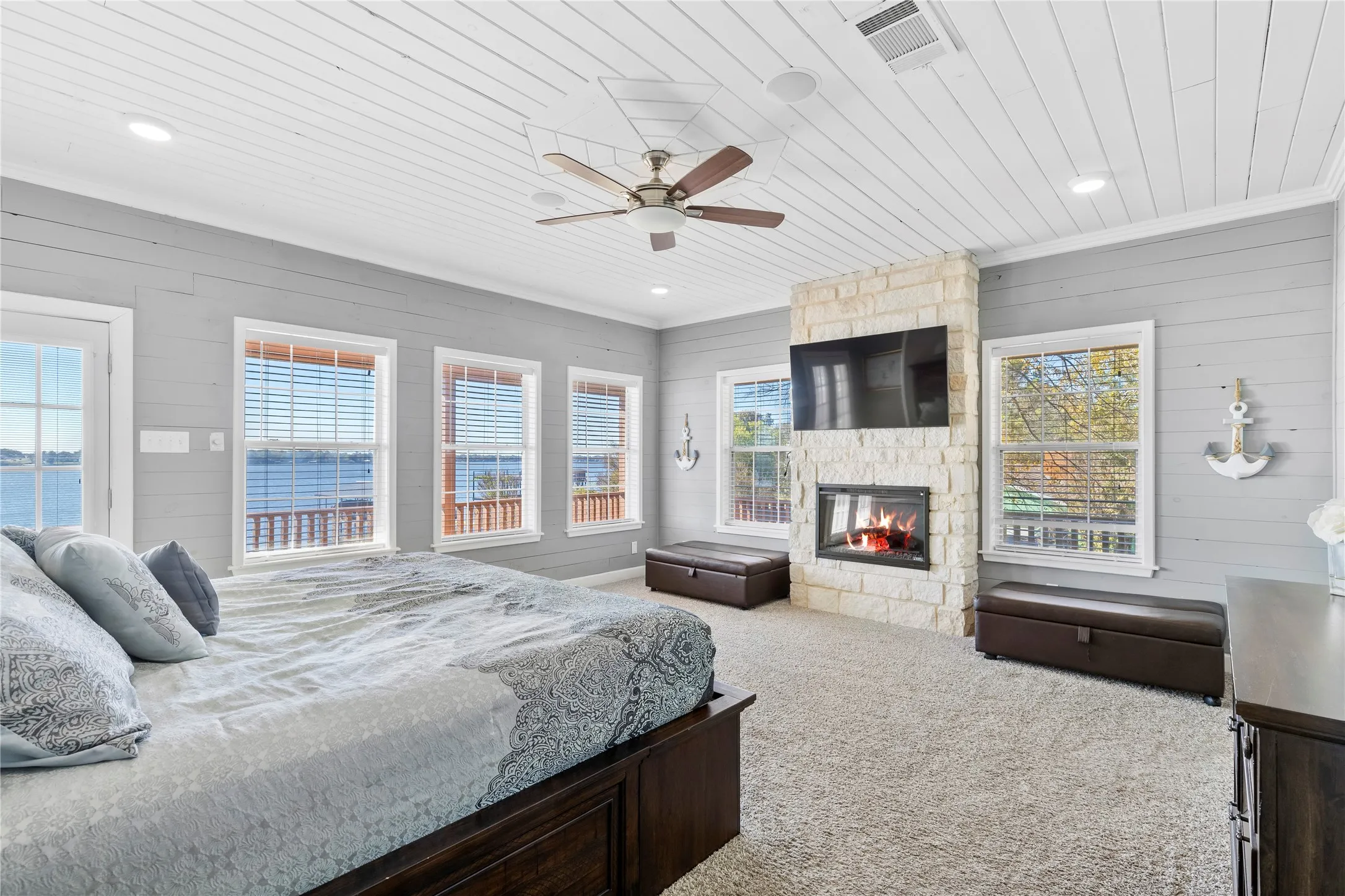 Single Family Residence For Sale in Henderson County , 106 Jim Street, Gun Barrel City, Texas 75156, 3 Bedroom, 4 Bathroom, Garage spaces, 3,452 Sqft, built in 1999, mls#21287224, Real Estate Agent in Gun Barrel City, Homes For Sale in Henderson county, Homes For Sale in Gun Barrel City, Realtor in Gun Barrel City Texas, Real Estate Brokerage Independent Realty Texas, Luminita Cordes Realtor