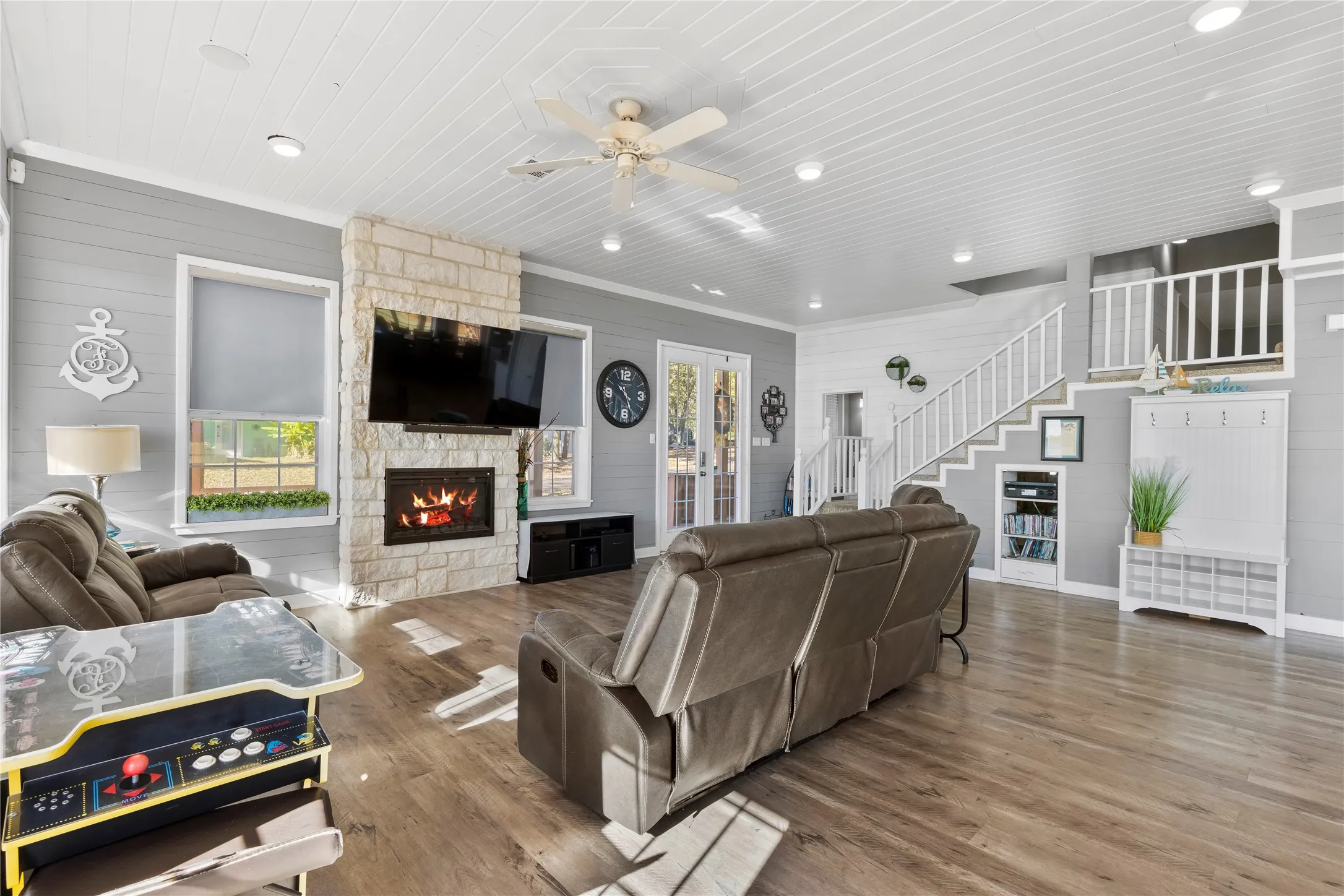 Single Family Residence For Sale in Henderson County , 106 Jim Street, Gun Barrel City, Texas 75156, 3 Bedroom, 4 Bathroom, Garage spaces, 3,452 Sqft, built in 1999, mls#21287224, Real Estate Agent in Gun Barrel City, Homes For Sale in Henderson county, Homes For Sale in Gun Barrel City, Realtor in Gun Barrel City Texas, Real Estate Brokerage Independent Realty Texas, Luminita Cordes Realtor