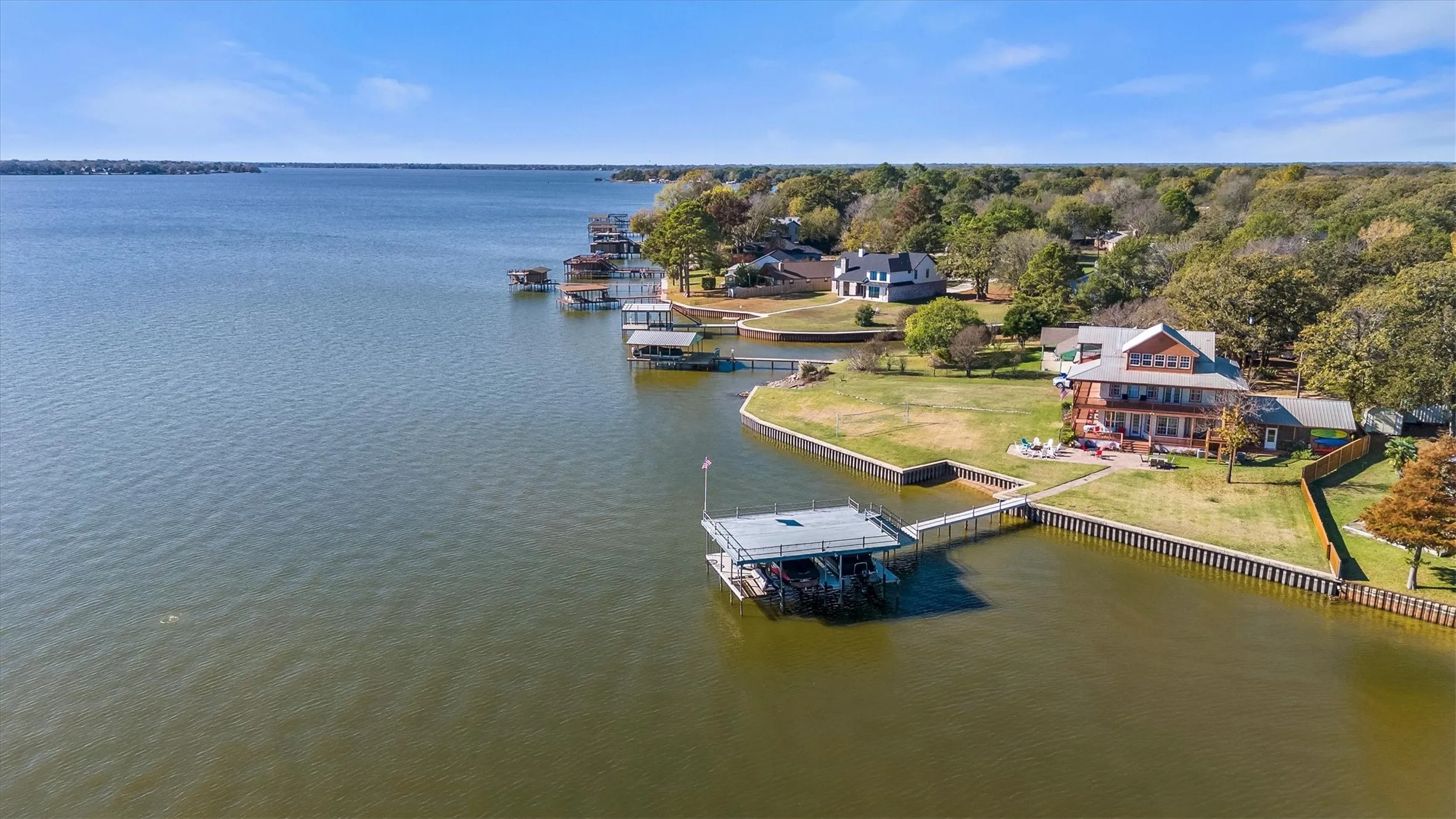Single Family Residence For Sale in Henderson County , 106 Jim Street, Gun Barrel City, Texas 75156, 3 Bedroom, 4 Bathroom, Garage spaces, 3,452 Sqft, built in 1999, mls#21287224, Real Estate Agent in Gun Barrel City, Homes For Sale in Henderson county, Homes For Sale in Gun Barrel City, Realtor in Gun Barrel City Texas, Real Estate Brokerage Independent Realty Texas, Luminita Cordes Realtor