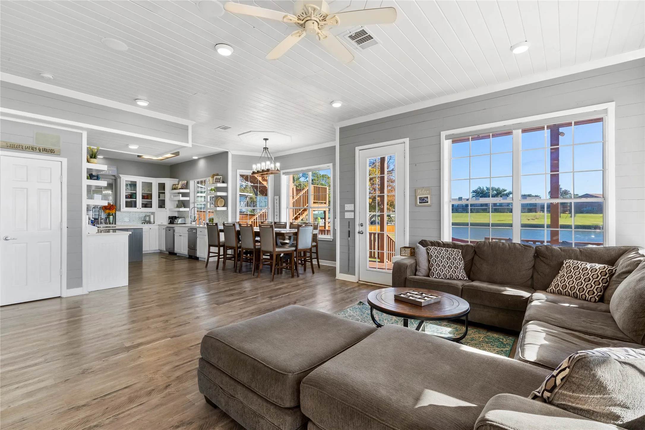 Single Family Residence For Sale in Henderson County , 106 Jim Street, Gun Barrel City, Texas 75156, 3 Bedroom, 4 Bathroom, Garage spaces, 3,452 Sqft, built in 1999, mls#21287224, Real Estate Agent in Gun Barrel City, Homes For Sale in Henderson county, Homes For Sale in Gun Barrel City, Realtor in Gun Barrel City Texas, Real Estate Brokerage Independent Realty Texas, Luminita Cordes Realtor