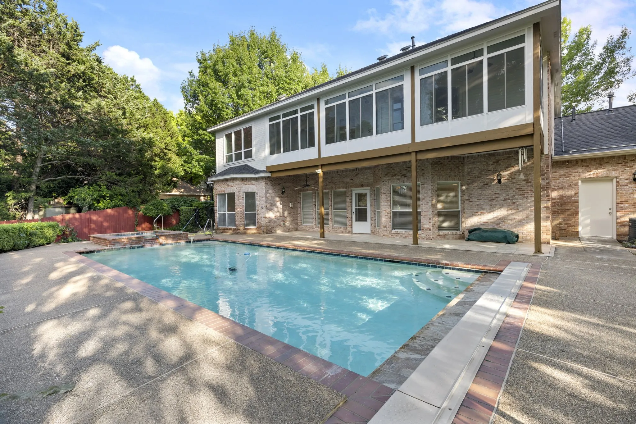 Single Family Residence For Sale in Dallas County , 2113 Valley View Drive, Cedar Hill, Texas 75104, 4 Bedroom, 4 Bathroom, 2 Garage spaces, 2,978 Sqft, built in 1991, mls#21290365, Real Estate Agent in Cedar Hill, Homes For Sale in Dallas county, Homes For Sale in Cedar Hill, Realtor in Cedar Hill Texas, Real Estate Brokerage Independent Realty Texas, Luminita Cordes Realtor