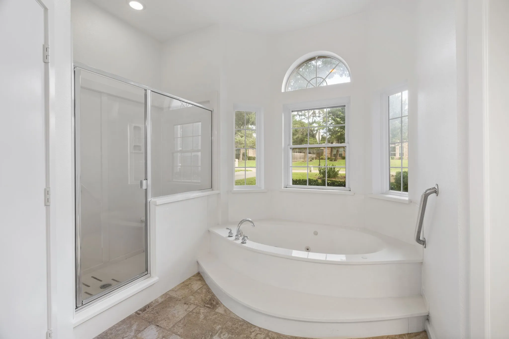 Single Family Residence For Sale in Dallas County , 2113 Valley View Drive, Cedar Hill, Texas 75104, 4 Bedroom, 4 Bathroom, 2 Garage spaces, 2,978 Sqft, built in 1991, mls#21290365, Real Estate Agent in Cedar Hill, Homes For Sale in Dallas county, Homes For Sale in Cedar Hill, Realtor in Cedar Hill Texas, Real Estate Brokerage Independent Realty Texas, Luminita Cordes Realtor