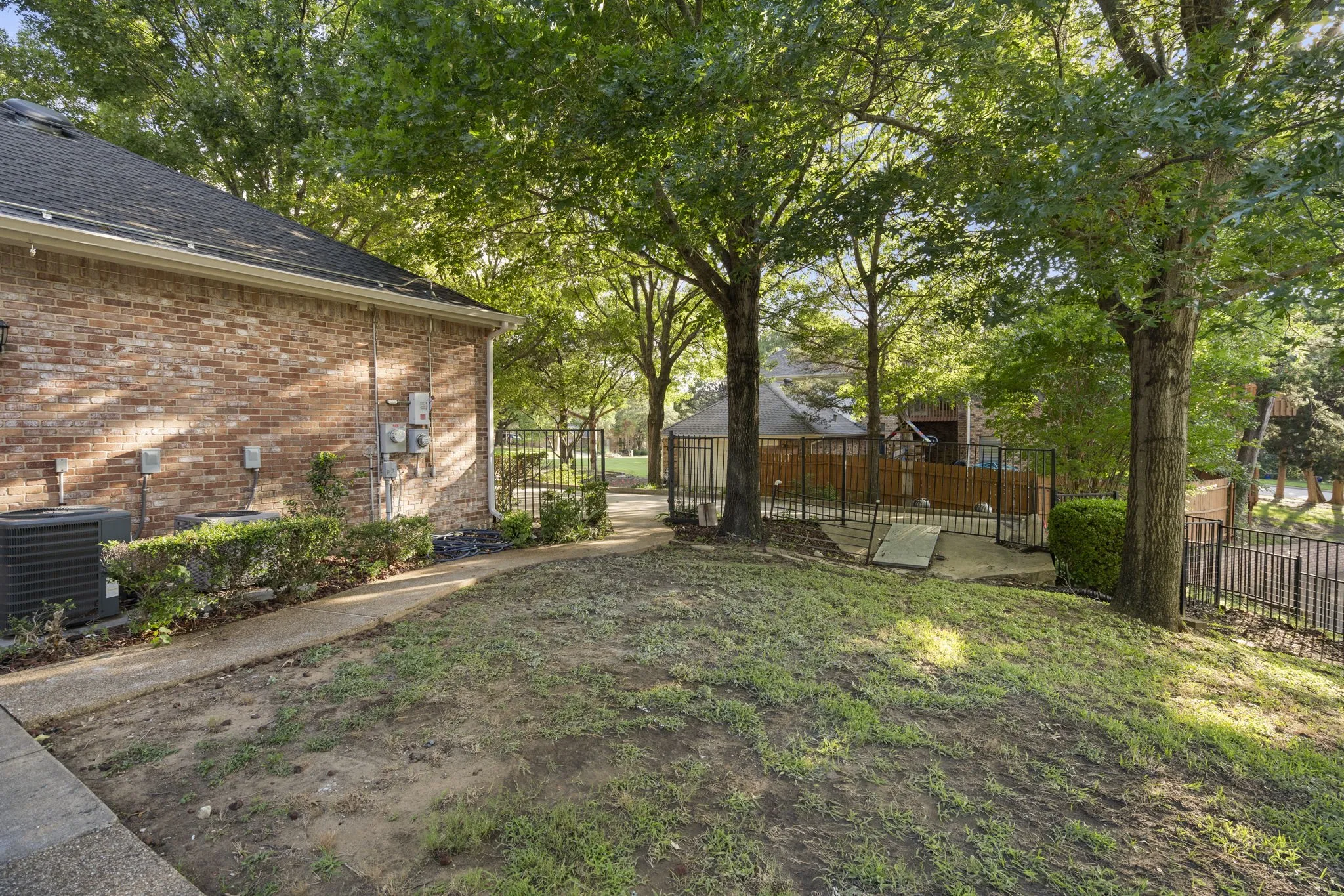 Single Family Residence For Sale in Dallas County , 2113 Valley View Drive, Cedar Hill, Texas 75104, 4 Bedroom, 4 Bathroom, 2 Garage spaces, 2,978 Sqft, built in 1991, mls#21290365, Real Estate Agent in Cedar Hill, Homes For Sale in Dallas county, Homes For Sale in Cedar Hill, Realtor in Cedar Hill Texas, Real Estate Brokerage Independent Realty Texas, Luminita Cordes Realtor