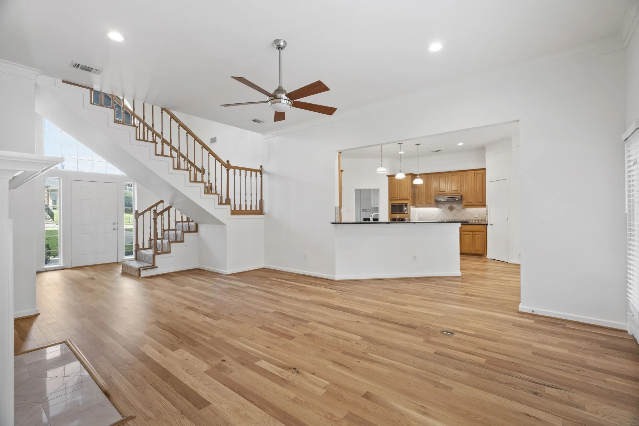 Single Family Residence For Sale in Dallas County , 2113 Valley View Drive, Cedar Hill, Texas 75104, 4 Bedroom, 4 Bathroom, 2 Garage spaces, 2,978 Sqft, built in 1991, mls#21290365, Real Estate Agent in Cedar Hill, Homes For Sale in Dallas county, Homes For Sale in Cedar Hill, Realtor in Cedar Hill Texas, Real Estate Brokerage Independent Realty Texas, Luminita Cordes Realtor