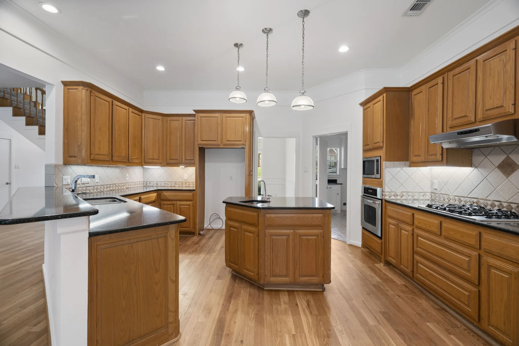 Single Family Residence For Sale in Dallas County , 2113 Valley View Drive, Cedar Hill, Texas 75104, 4 Bedroom, 4 Bathroom, 2 Garage spaces, 2,978 Sqft, built in 1991, mls#21290365, Real Estate Agent in Cedar Hill, Homes For Sale in Dallas county, Homes For Sale in Cedar Hill, Realtor in Cedar Hill Texas, Real Estate Brokerage Independent Realty Texas, Luminita Cordes Realtor