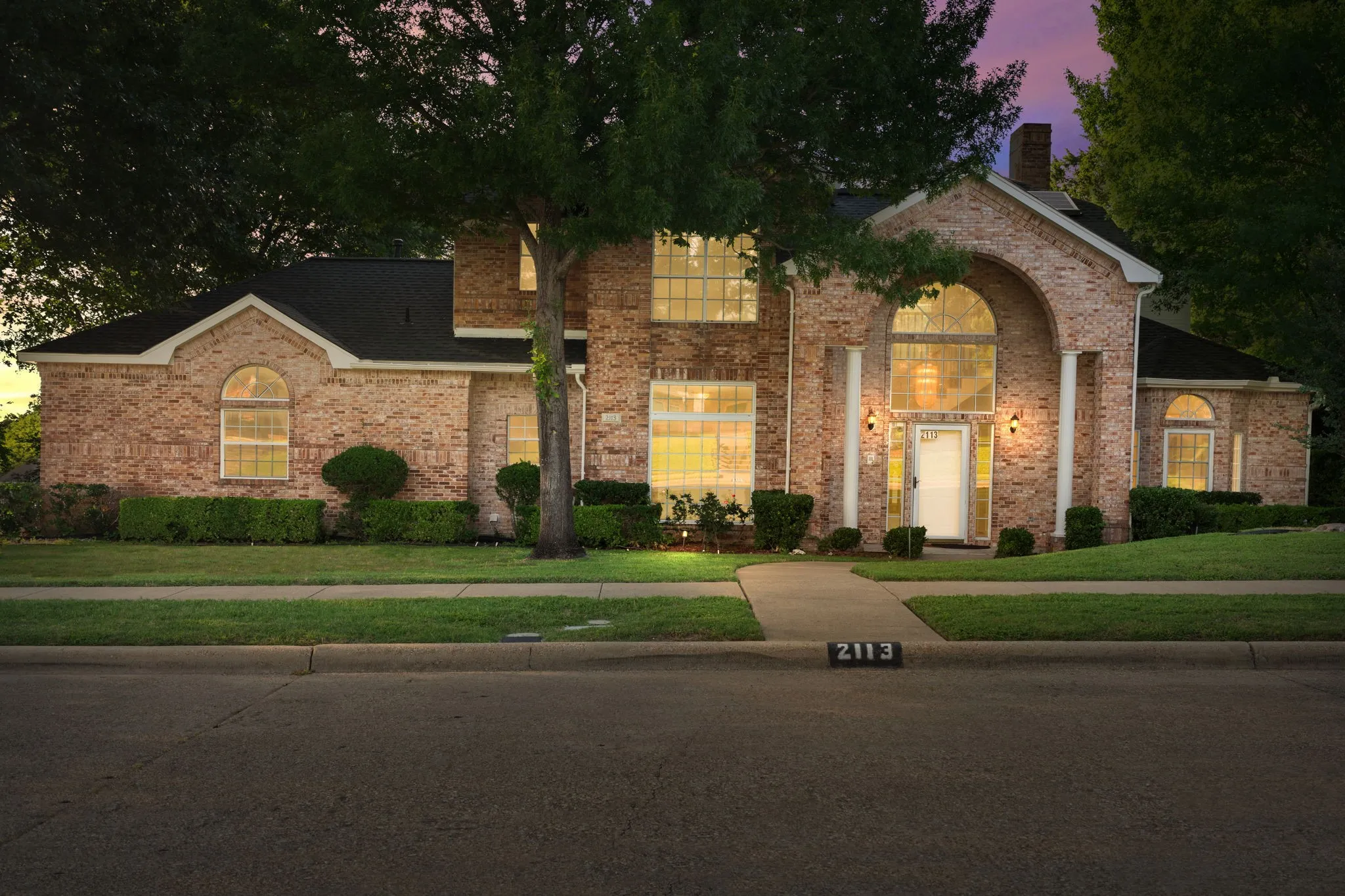 Single Family Residence For Sale in Dallas County , 2113 Valley View Drive, Cedar Hill, Texas 75104, 4 Bedroom, 4 Bathroom, 2 Garage spaces, 2,978 Sqft, built in 1991, mls#21290365, Real Estate Agent in Cedar Hill, Homes For Sale in Dallas county, Homes For Sale in Cedar Hill, Realtor in Cedar Hill Texas, Real Estate Brokerage Independent Realty Texas, Luminita Cordes Realtor