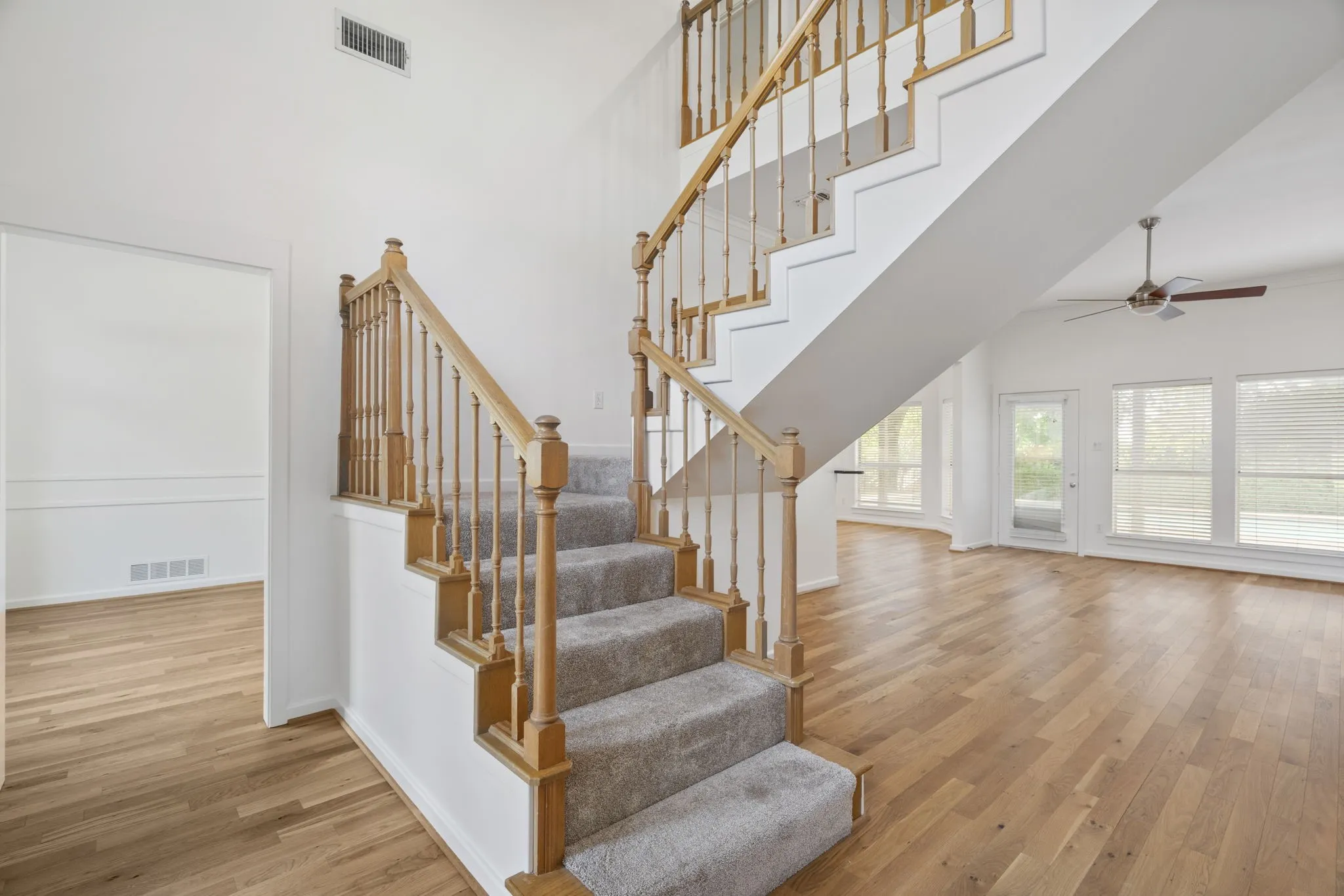 Single Family Residence For Sale in Dallas County , 2113 Valley View Drive, Cedar Hill, Texas 75104, 4 Bedroom, 4 Bathroom, 2 Garage spaces, 2,978 Sqft, built in 1991, mls#21290365, Real Estate Agent in Cedar Hill, Homes For Sale in Dallas county, Homes For Sale in Cedar Hill, Realtor in Cedar Hill Texas, Real Estate Brokerage Independent Realty Texas, Luminita Cordes Realtor