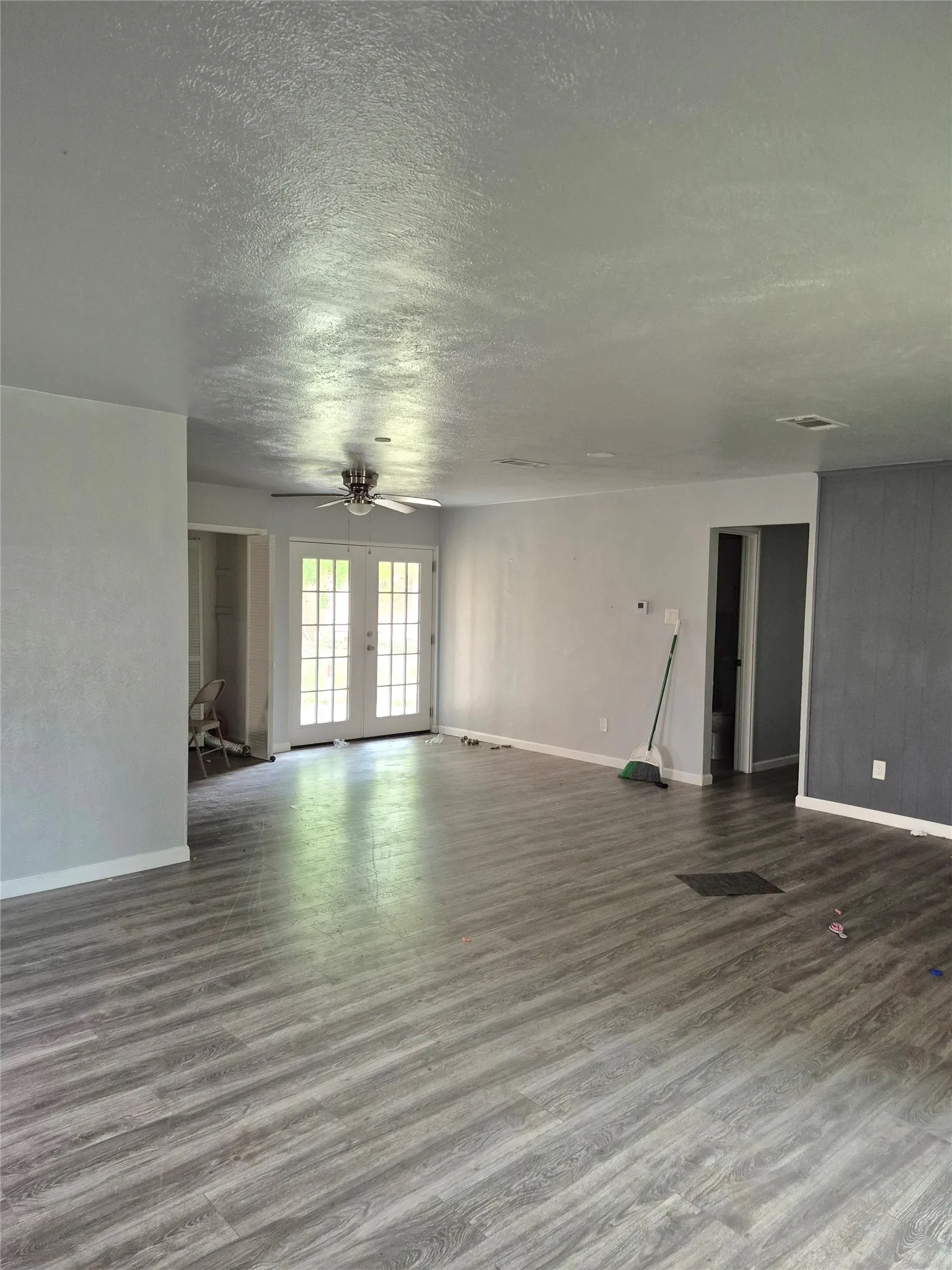 Single Family Residence For Sale in Dallas County , 631 Cove Hollow Drive, Dallas, Texas 75224, 3 Bedroom, 2 Bathroom, 2 Garage spaces, 1,404 Sqft, built in 1965, mls#21293370, Real Estate Agent in Dallas, Homes For Sale in Dallas county, Homes For Sale in Dallas, Realtor in Dallas Texas, Real Estate Brokerage Independent Realty Texas, Luminita Cordes Realtor