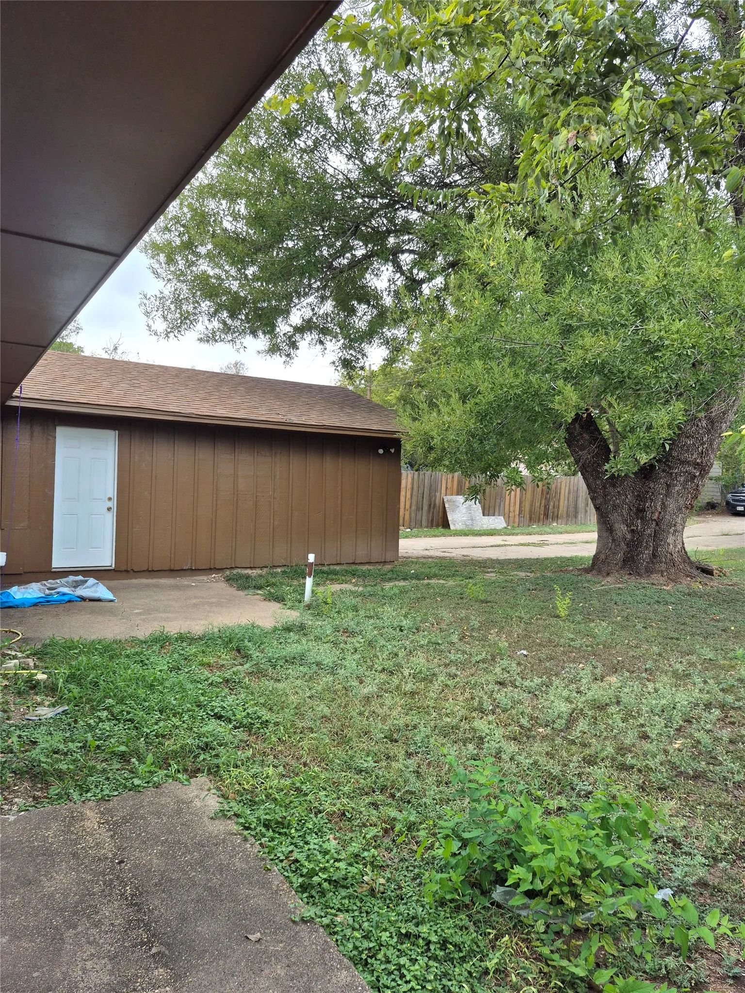 Single Family Residence For Sale in Dallas County , 631 Cove Hollow Drive, Dallas, Texas 75224, 3 Bedroom, 2 Bathroom, 2 Garage spaces, 1,404 Sqft, built in 1965, mls#21293370, Real Estate Agent in Dallas, Homes For Sale in Dallas county, Homes For Sale in Dallas, Realtor in Dallas Texas, Real Estate Brokerage Independent Realty Texas, Luminita Cordes Realtor