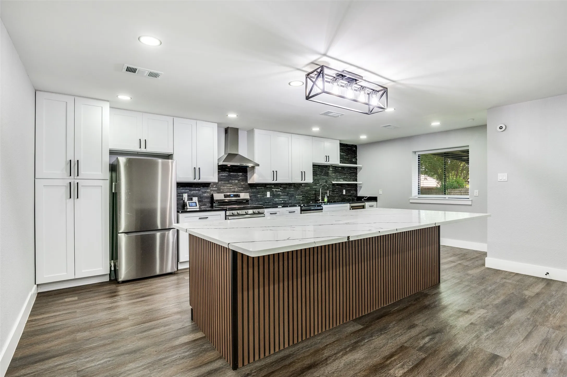 Single Family Residence For Rent in Dallas County , 830 Bordner Drive, Lancaster, Texas 75146, 3 Bedrooms, 2 Bathrooms, 2 Garage spaces, 1,821 Sqft, built in 1978, Price $2,300, mls#21292632, Real Estate Agent in Lancaster, Homes For Rent in Dallas county, Homes For Rent in Lancaster, Realtor in Lancaster Texas, Real Estate Brokerage Independent Realty Texas, Luminita Cordes Realtor