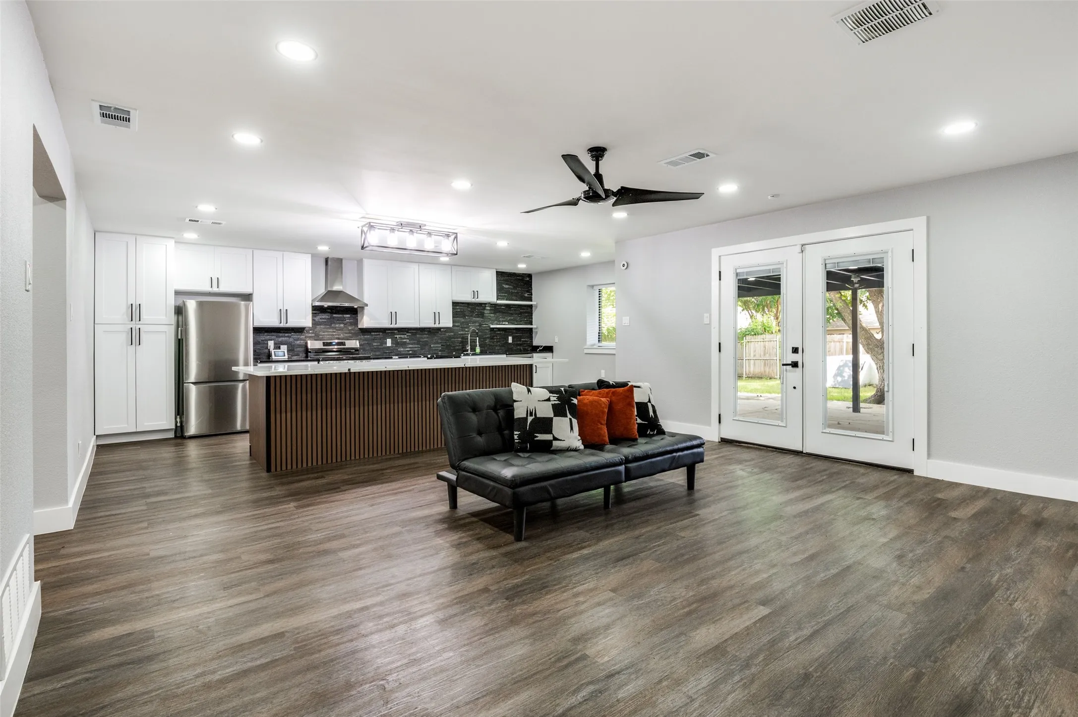 Single Family Residence For Rent in Dallas County , 830 Bordner Drive, Lancaster, Texas 75146, 3 Bedrooms, 2 Bathrooms, 2 Garage spaces, 1,821 Sqft, built in 1978, Price $2,300, mls#21292632, Real Estate Agent in Lancaster, Homes For Rent in Dallas county, Homes For Rent in Lancaster, Realtor in Lancaster Texas, Real Estate Brokerage Independent Realty Texas, Luminita Cordes Realtor