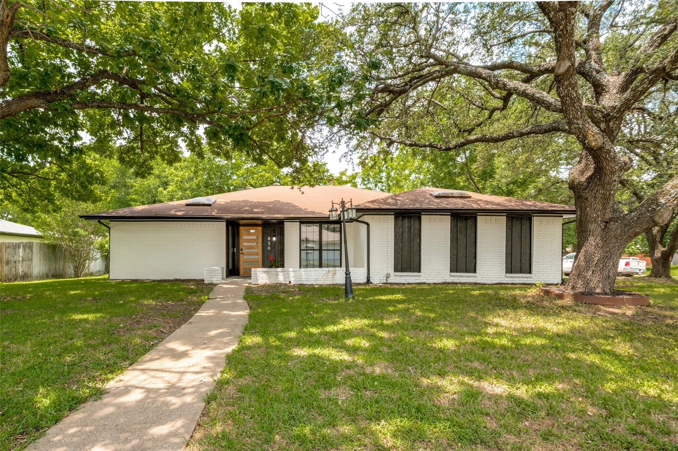 Single Family Residence For Rent in Dallas County , 830 Bordner Drive, Lancaster, Texas 75146, 3 Bedrooms, 2 Bathrooms, 2 Garage spaces, 1,821 Sqft, built in 1978, Price $2,300, mls#21292632, Real Estate Agent in Lancaster, Homes For Rent in Dallas county, Homes For Rent in Lancaster, Realtor in Lancaster Texas, Real Estate Brokerage Independent Realty Texas, Luminita Cordes Realtor