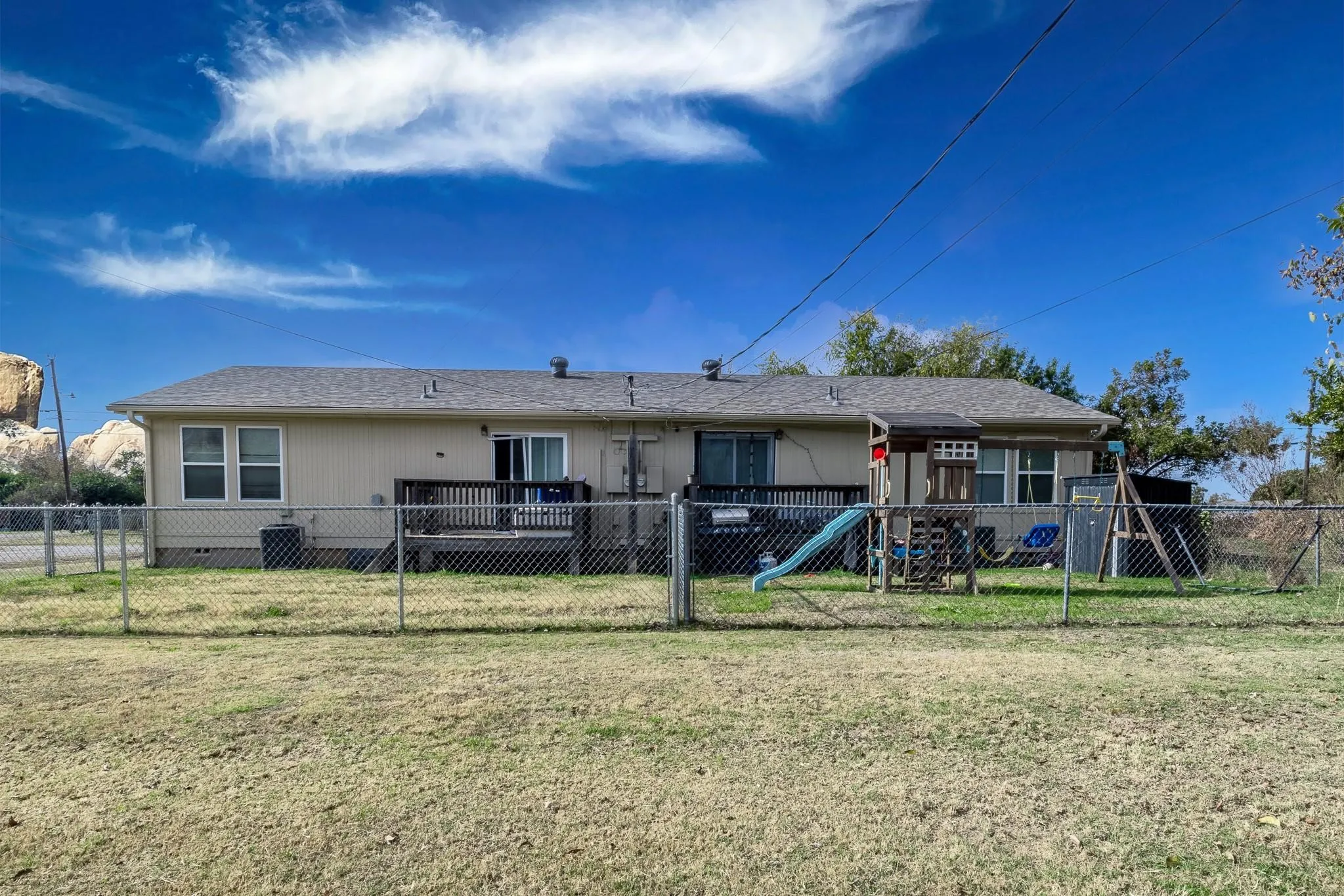 Duplex For Sale in Hood County , 309-311 Lilac Drive, Granbury, Texas 76049, 4 Bedroom, 2 Bathroom, Garage spaces, 0 Sqft, built in 1986, mls#21289226, Real Estate Agent in Granbury, Homes For Sale in Hood county, Homes For Sale in Granbury, Realtor in Granbury Texas, Real Estate Brokerage Independent Realty Texas, Luminita Cordes Realtor
