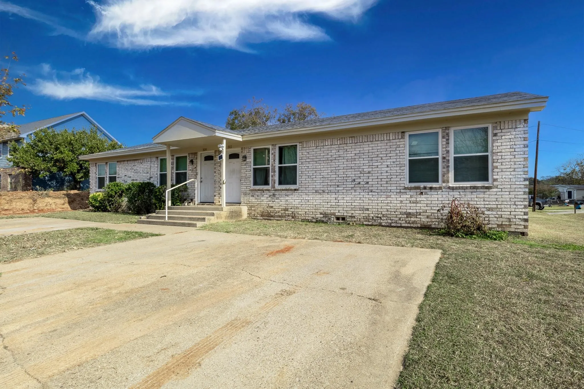 Duplex For Sale in Hood County , 309-311 Lilac Drive, Granbury, Texas 76049, 4 Bedroom, 2 Bathroom, Garage spaces, 0 Sqft, built in 1986, mls#21289226, Real Estate Agent in Granbury, Homes For Sale in Hood county, Homes For Sale in Granbury, Realtor in Granbury Texas, Real Estate Brokerage Independent Realty Texas, Luminita Cordes Realtor