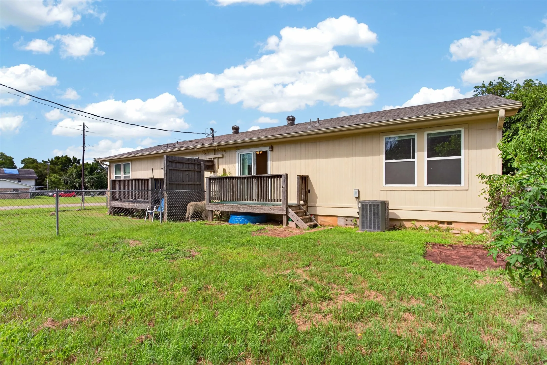 Duplex For Sale in Hood County , 309-311 Lilac Drive, Granbury, Texas 76049, 4 Bedroom, 2 Bathroom, Garage spaces, 0 Sqft, built in 1986, mls#21289226, Real Estate Agent in Granbury, Homes For Sale in Hood county, Homes For Sale in Granbury, Realtor in Granbury Texas, Real Estate Brokerage Independent Realty Texas, Luminita Cordes Realtor