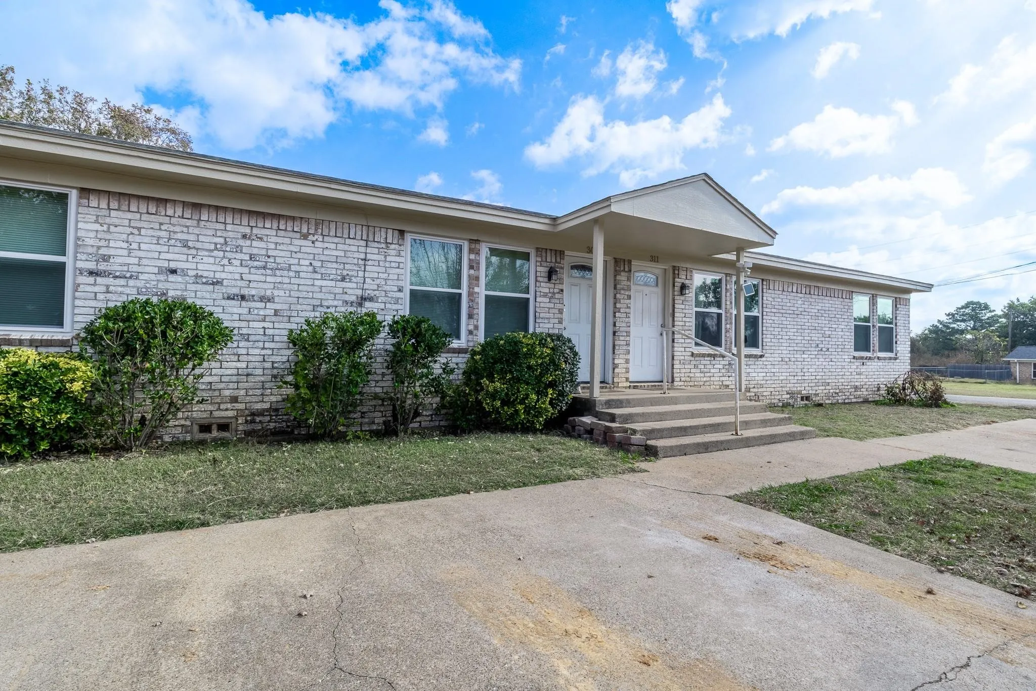 Duplex For Sale in Hood County , 309-311 Lilac Drive, Granbury, Texas 76049, 4 Bedroom, 2 Bathroom, Garage spaces, 0 Sqft, built in 1986, mls#21289226, Real Estate Agent in Granbury, Homes For Sale in Hood county, Homes For Sale in Granbury, Realtor in Granbury Texas, Real Estate Brokerage Independent Realty Texas, Luminita Cordes Realtor