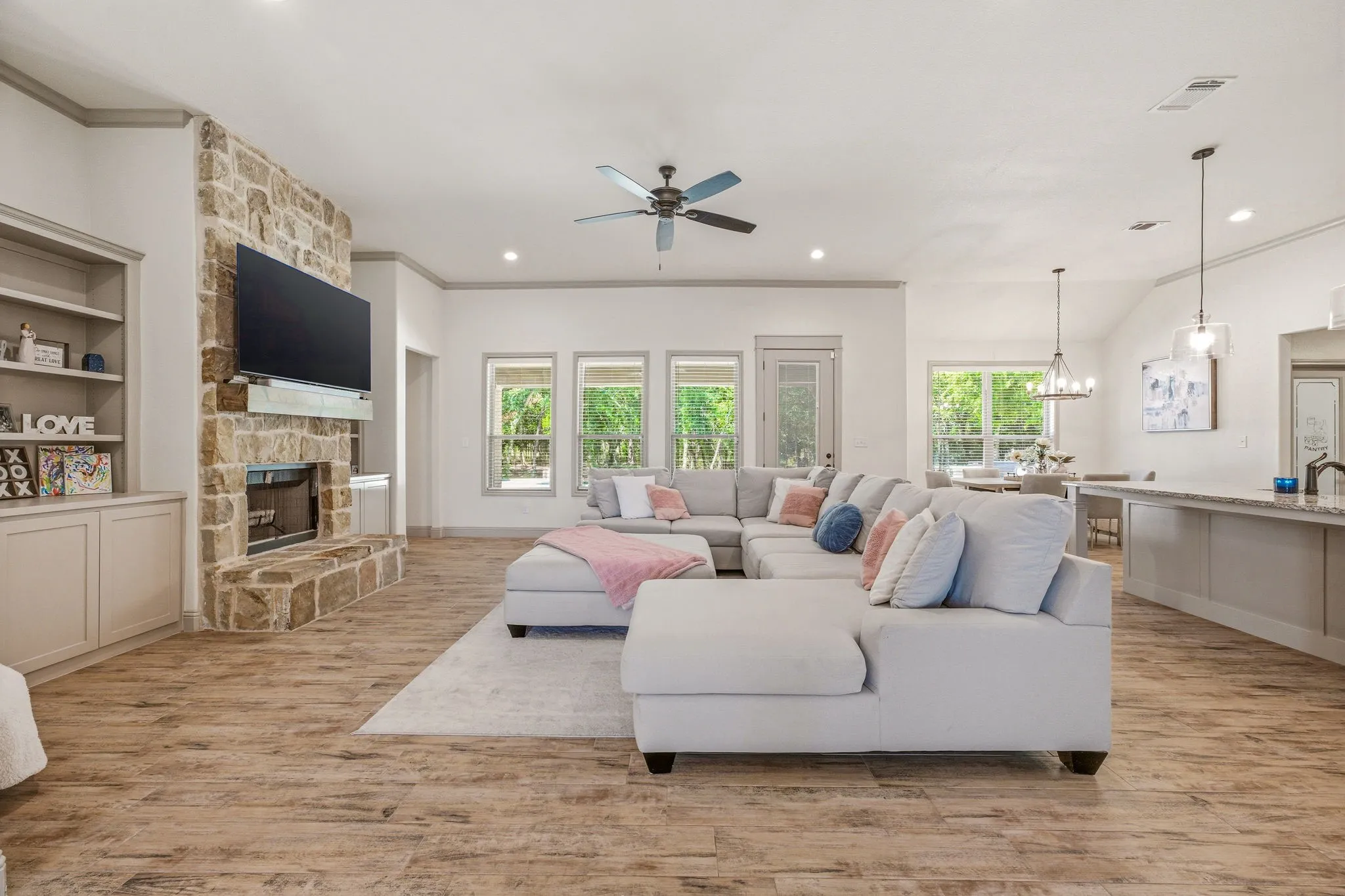 Single Family Residence For Sale in Parker County , 8681 Sari Strong Drive, Weatherford, Texas 76087, 5 Bedroom, 3 Bathroom, 3 Garage spaces, 2,723 Sqft, built in 2022, mls#21292886, Real Estate Agent in Weatherford, Homes For Sale in Parker county, Homes For Sale in Weatherford, Realtor in Weatherford Texas, Real Estate Brokerage Independent Realty Texas, Luminita Cordes Realtor