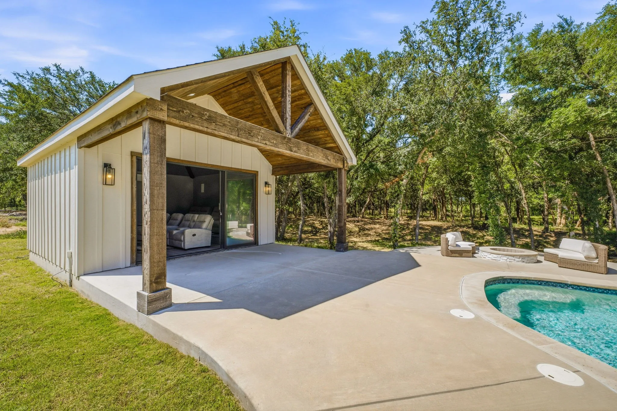 Single Family Residence For Sale in Parker County , 8681 Sari Strong Drive, Weatherford, Texas 76087, 5 Bedroom, 3 Bathroom, 3 Garage spaces, 2,723 Sqft, built in 2022, mls#21292886, Real Estate Agent in Weatherford, Homes For Sale in Parker county, Homes For Sale in Weatherford, Realtor in Weatherford Texas, Real Estate Brokerage Independent Realty Texas, Luminita Cordes Realtor