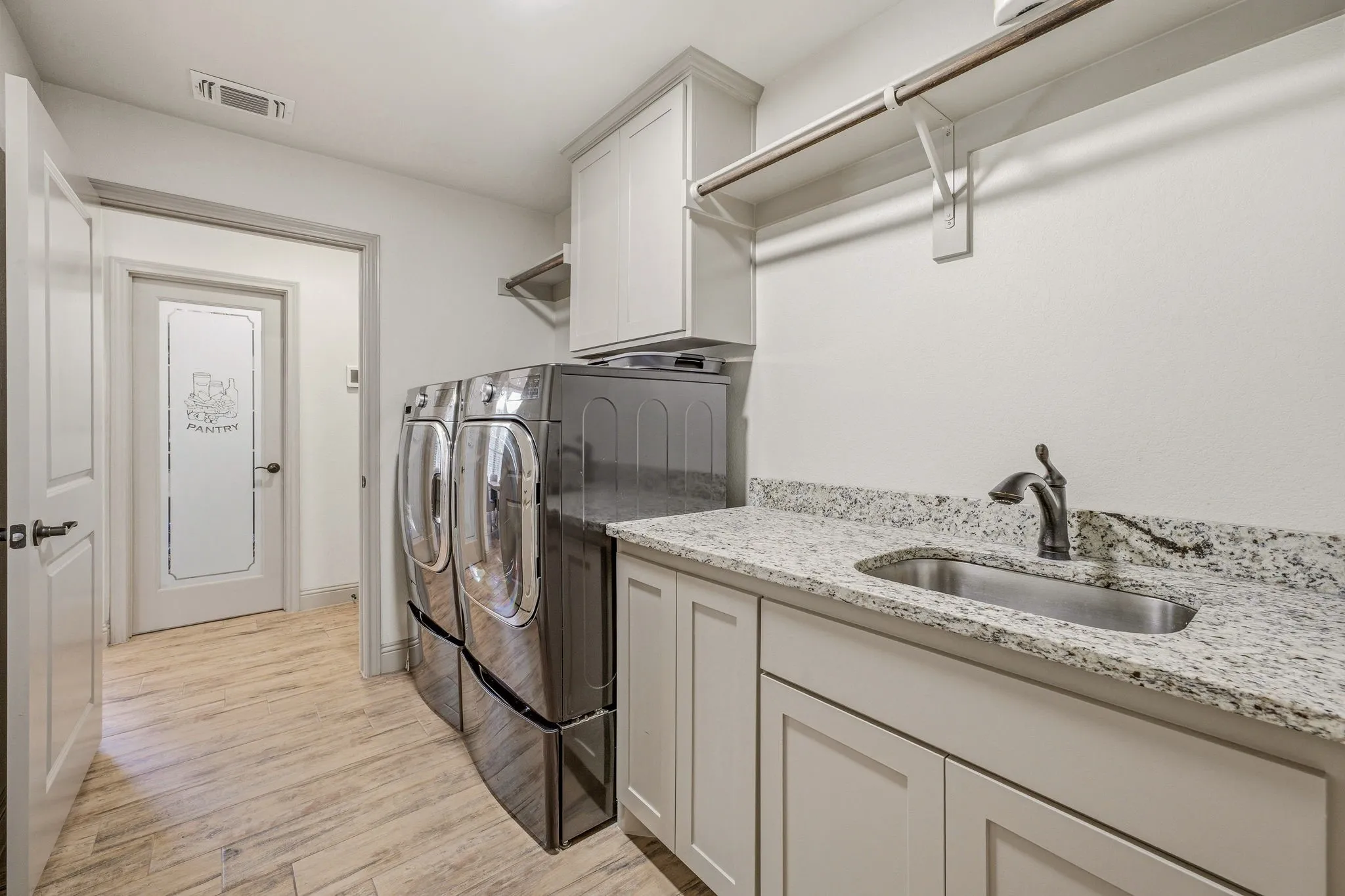 Single Family Residence For Sale in Parker County , 8681 Sari Strong Drive, Weatherford, Texas 76087, 5 Bedroom, 3 Bathroom, 3 Garage spaces, 2,723 Sqft, built in 2022, mls#21292886, Real Estate Agent in Weatherford, Homes For Sale in Parker county, Homes For Sale in Weatherford, Realtor in Weatherford Texas, Real Estate Brokerage Independent Realty Texas, Luminita Cordes Realtor