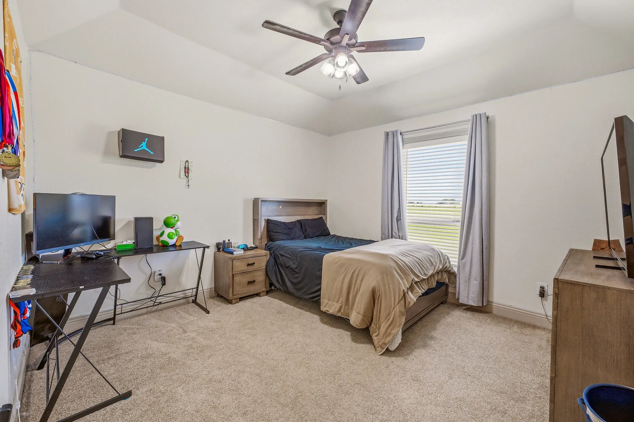 Single Family Residence For Sale in Parker County , 8681 Sari Strong Drive, Weatherford, Texas 76087, 5 Bedroom, 3 Bathroom, 3 Garage spaces, 2,723 Sqft, built in 2022, mls#21292886, Real Estate Agent in Weatherford, Homes For Sale in Parker county, Homes For Sale in Weatherford, Realtor in Weatherford Texas, Real Estate Brokerage Independent Realty Texas, Luminita Cordes Realtor